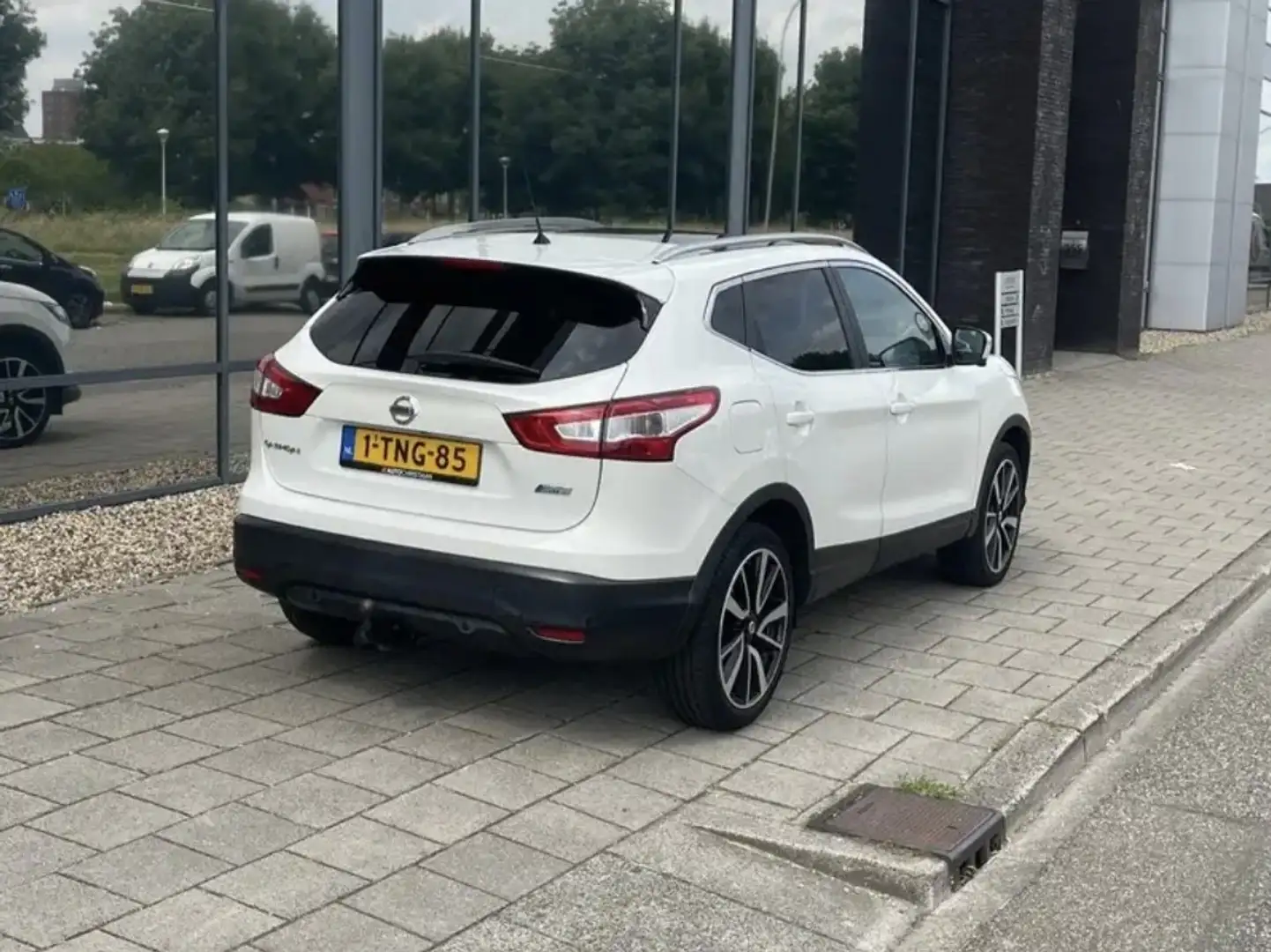 Nissan Qashqai 1.5 dCi Tekna Wit - 2