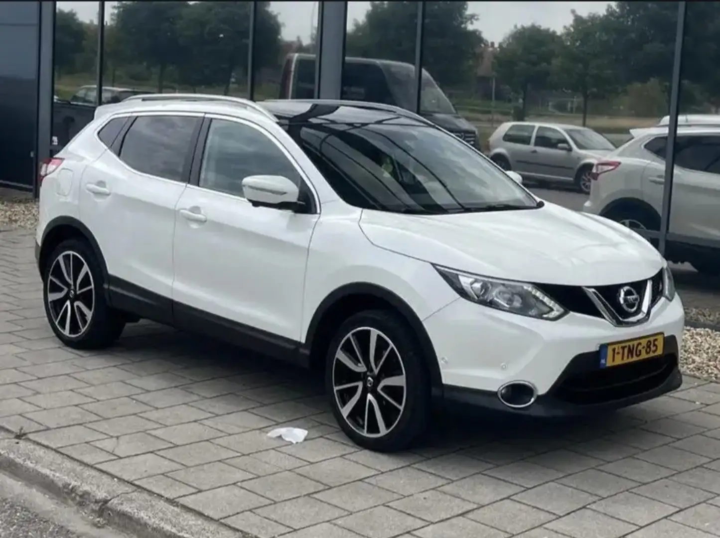 Nissan Qashqai 1.5 dCi Tekna Wit - 1