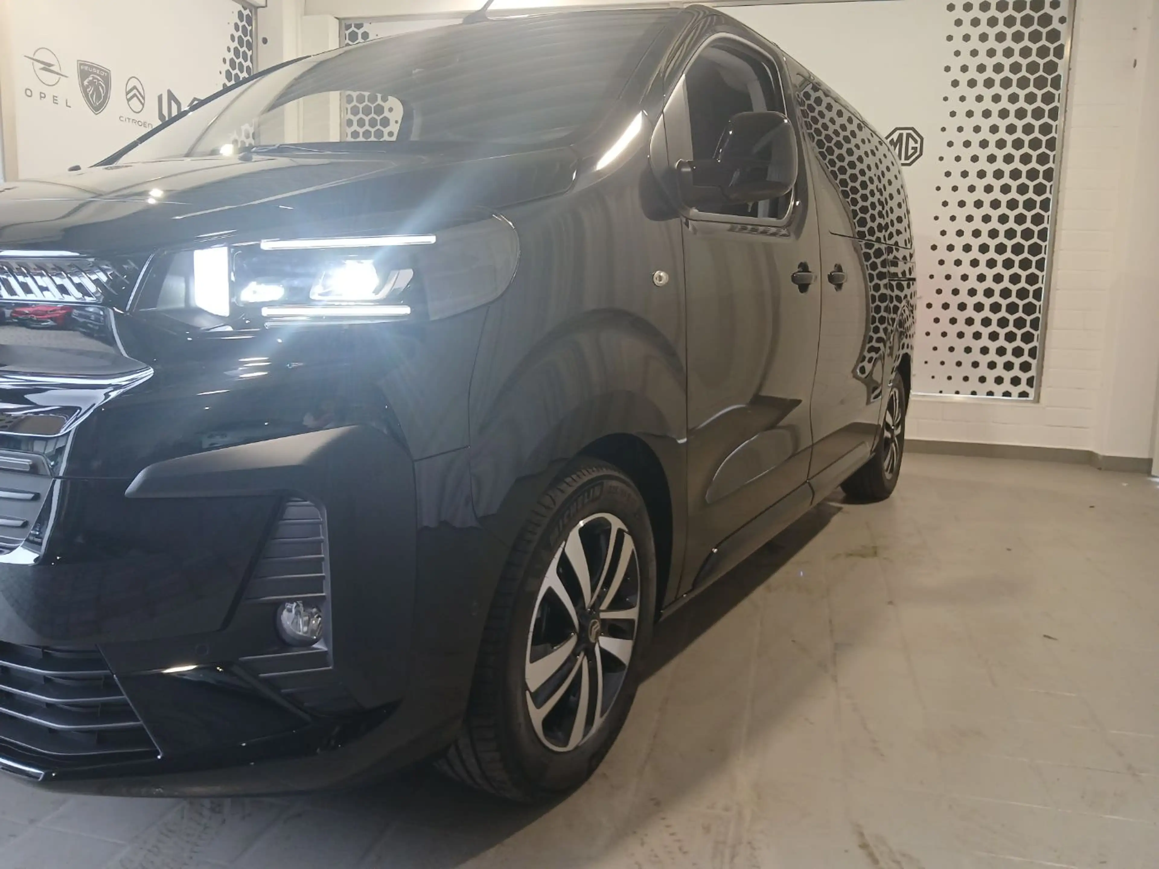 Citroen Spacetourer 2.2 Diesel 180 Plus M AHK LED Navi — photo 2