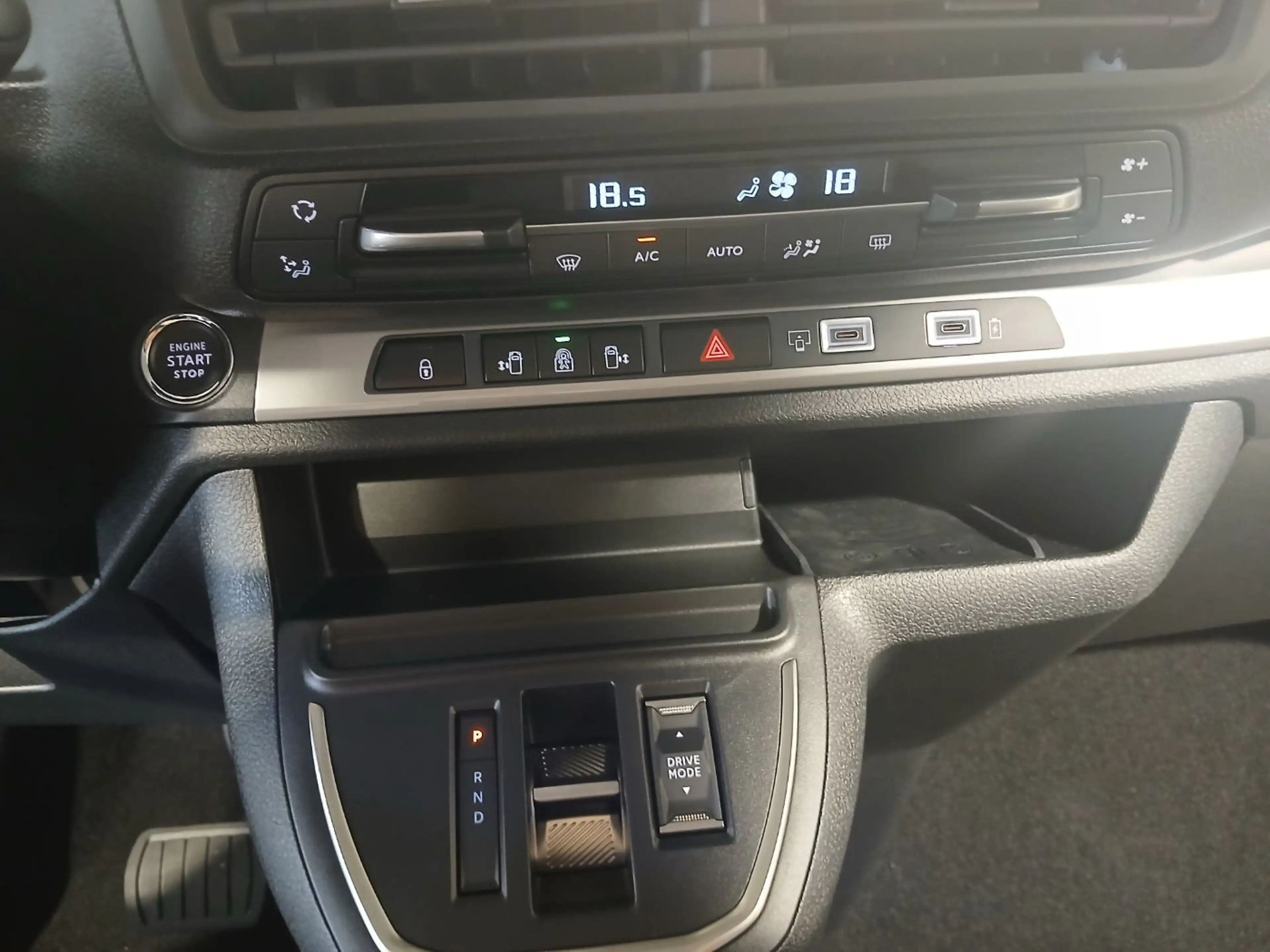 Citroen Spacetourer 2.2 Diesel 180 Plus M AHK LED Navi — photo 12