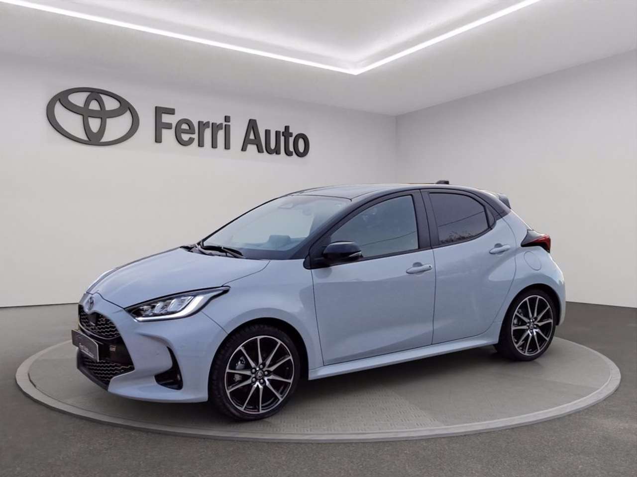 Toyota Yaris 1.5h 130 gr sport