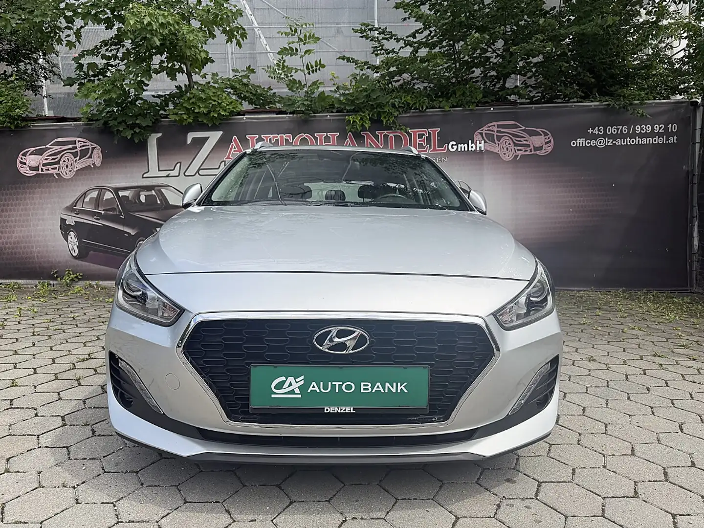 Hyundai i30 1,6 CRDi Level 4 Silber - 2
