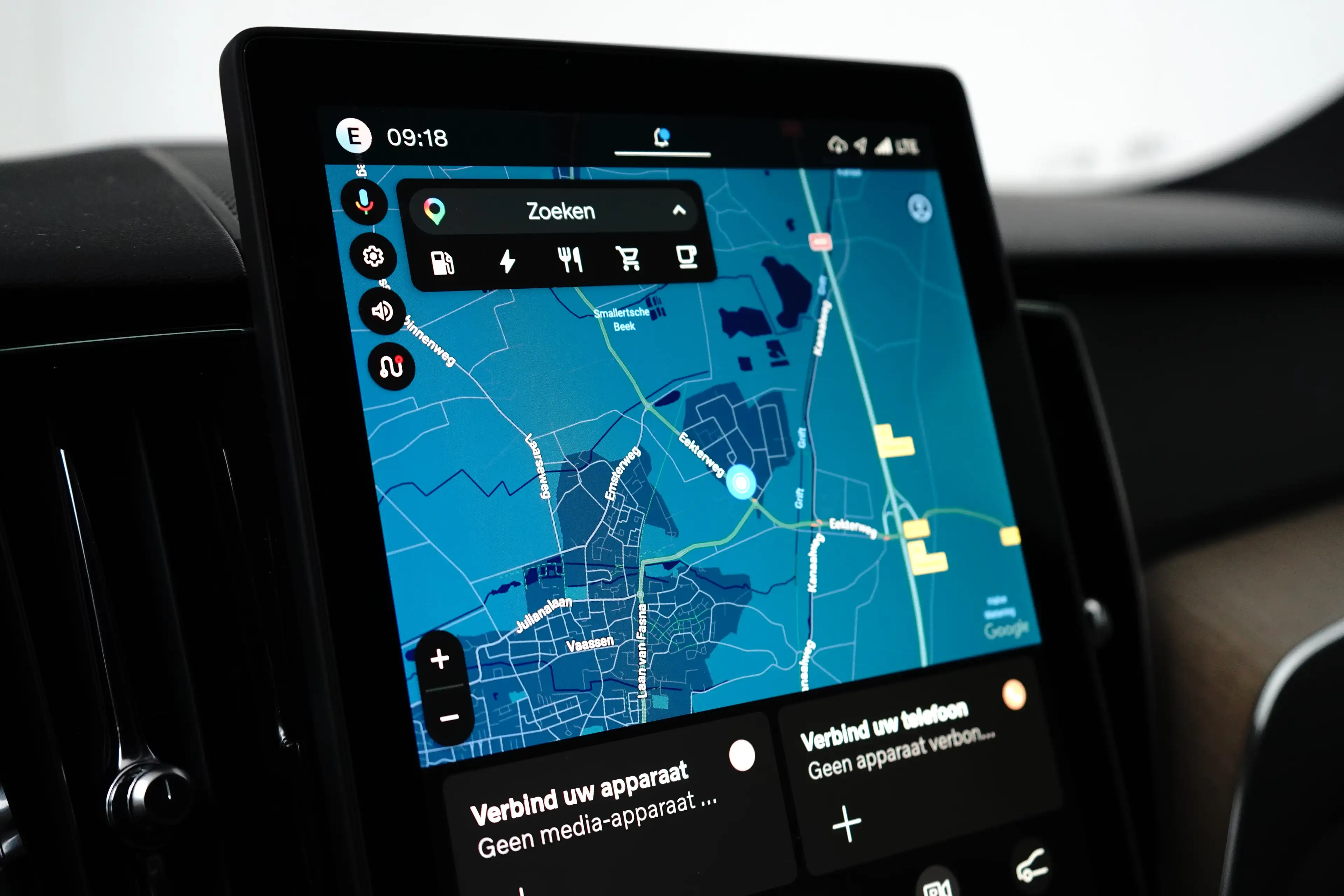 Volvo XC60 Plus Dark Recharge Plug-In Hybrid AWD | Harman/Kar — photo 18