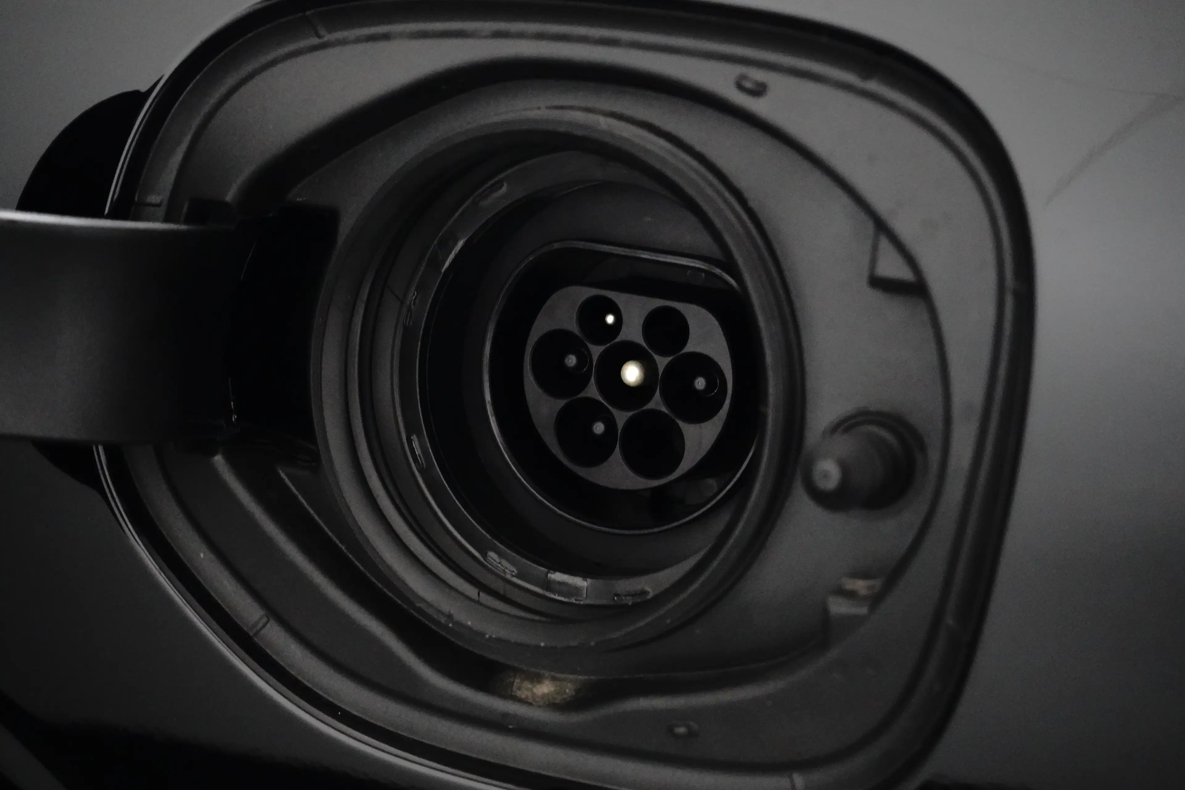 Volvo XC60 Plus Dark Recharge Plug-In Hybrid AWD | Harman/Kar — photo 28