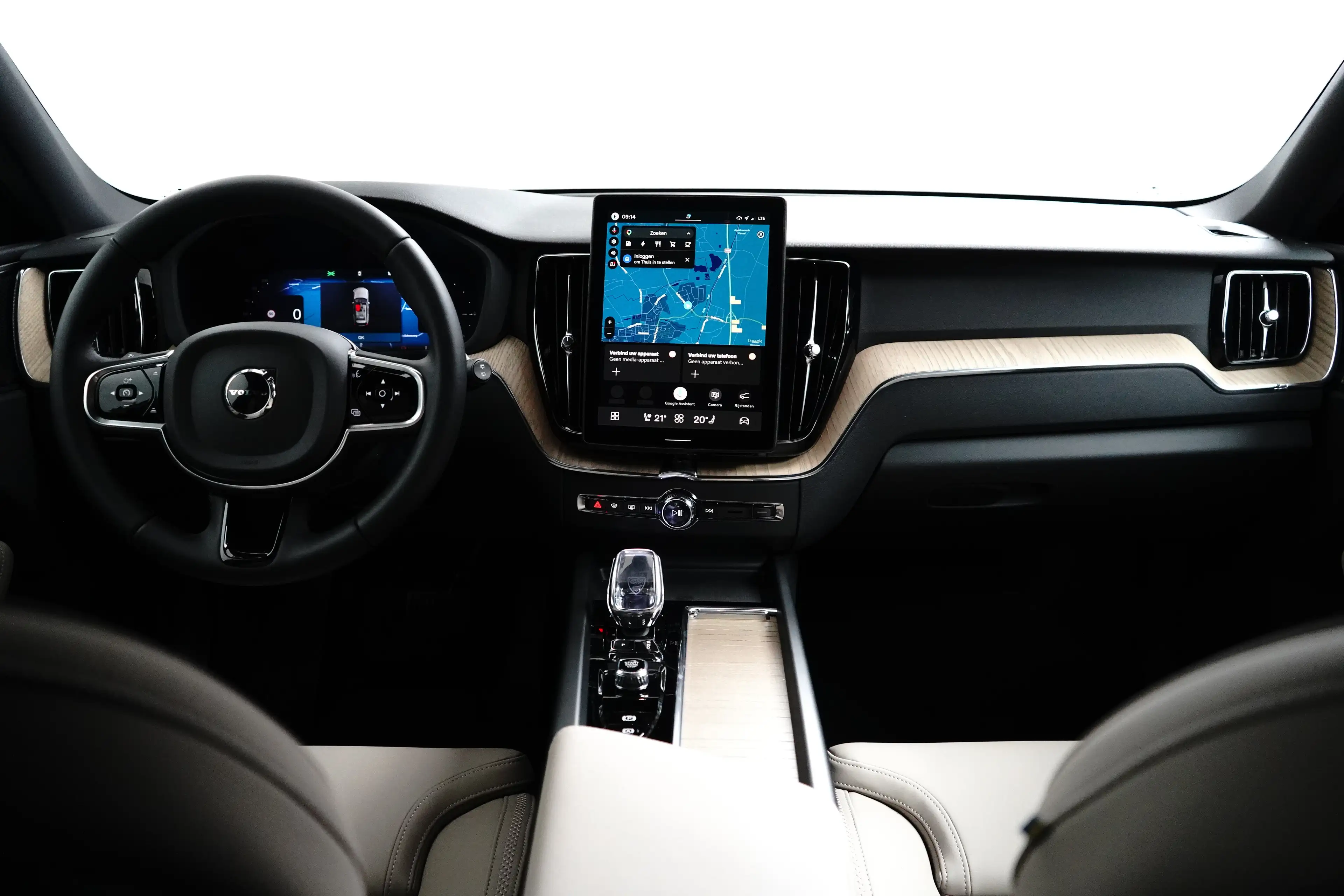 Volvo XC60 Plus Dark Recharge Plug-In Hybrid AWD | Harman/Kar — photo 9