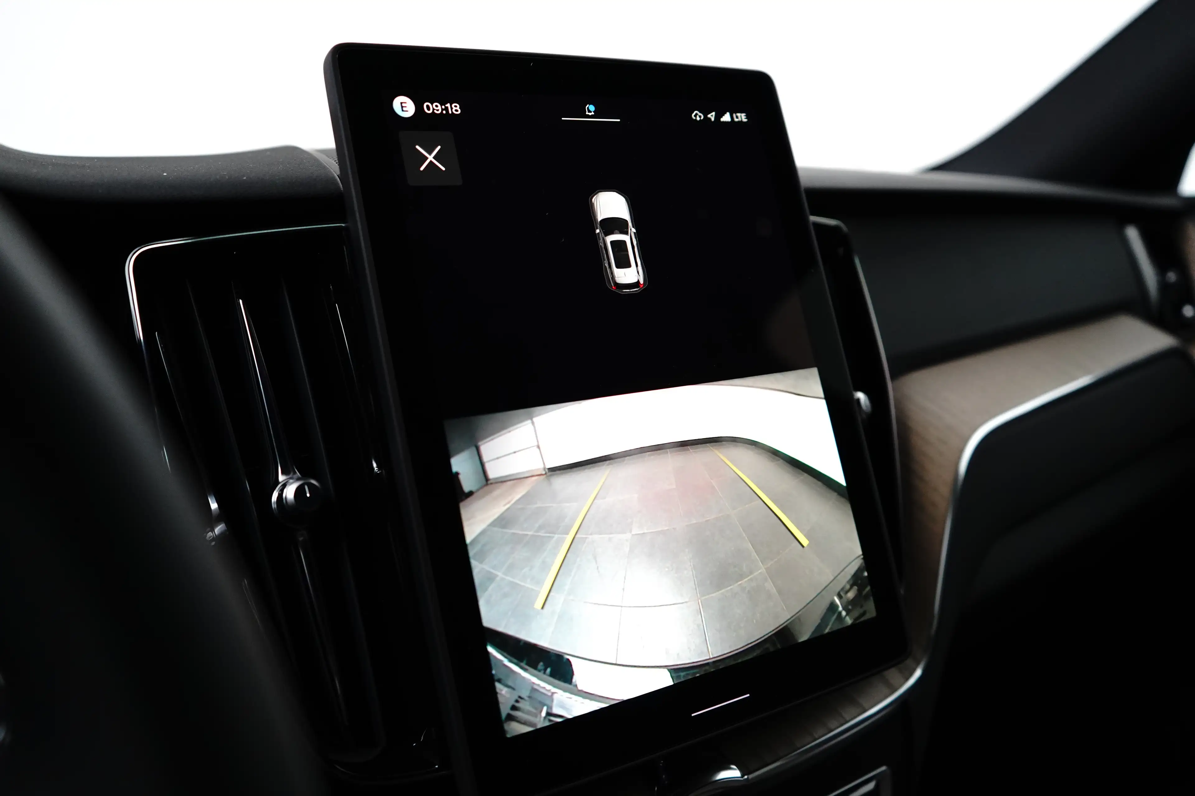 Volvo XC60 Plus Dark Recharge Plug-In Hybrid AWD | Harman/Kar — photo 19