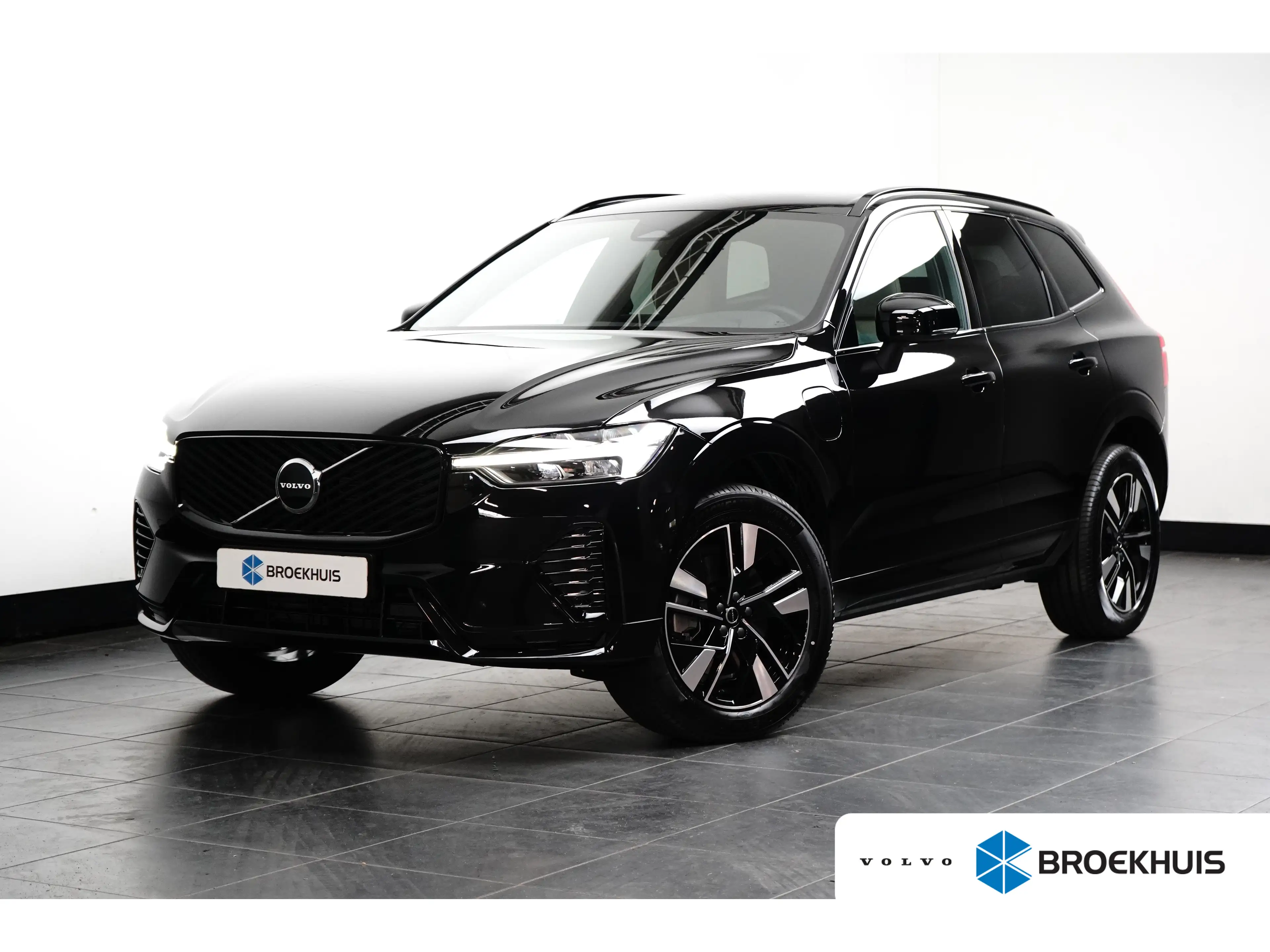 Volvo XC60 Plus Dark Recharge Plug-In Hybrid AWD | Harman/Kar