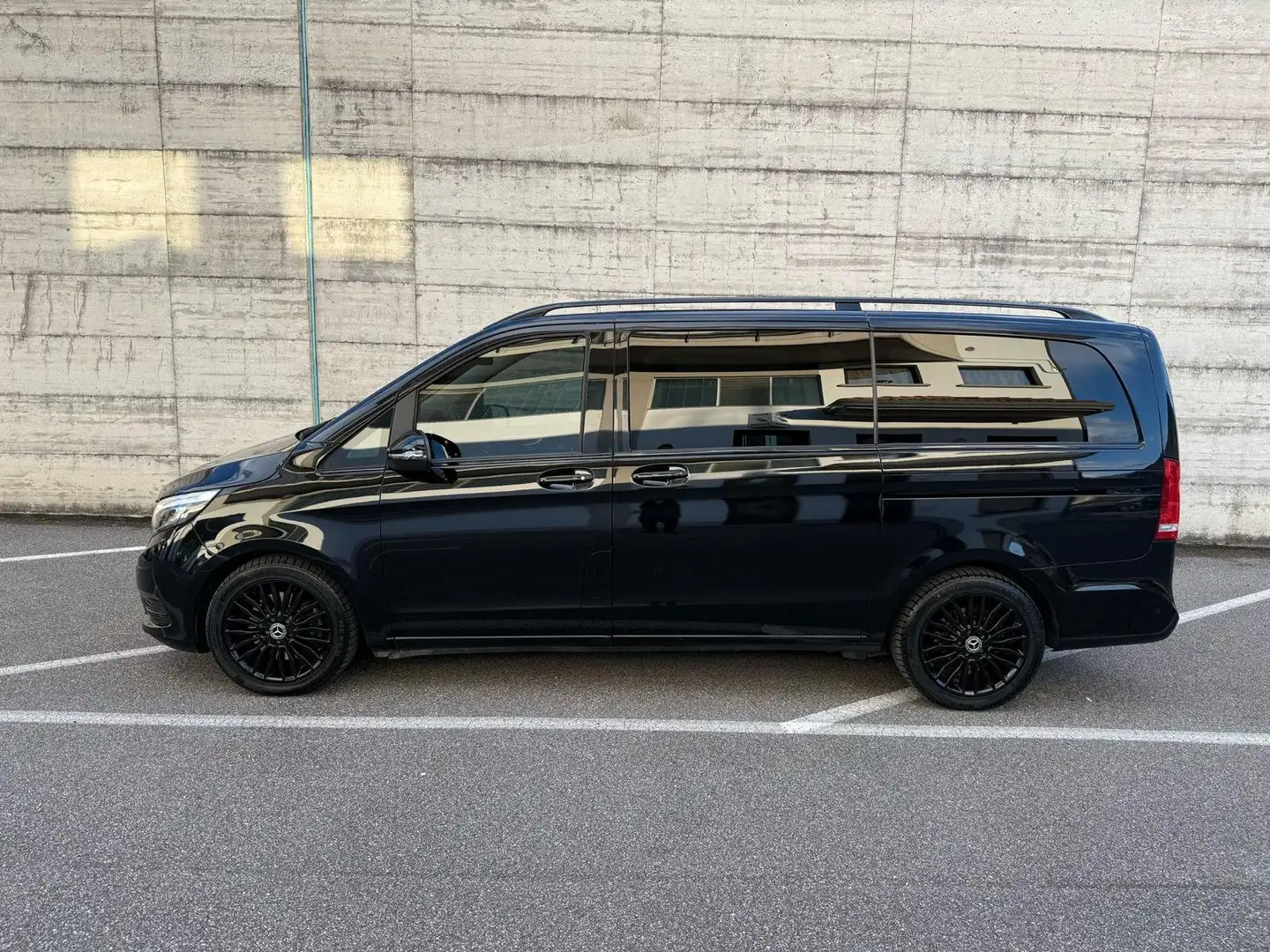 Mercedes-Benz V V 220 d Executive Business 4matic L auto Чорний - 1