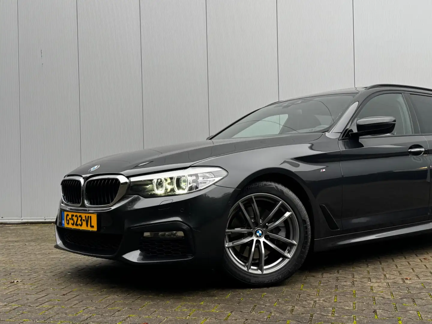 BMW 520 5-serie Touring 520i M-SPORT HIGH EXECUTIVE PANORA Grijs - 2