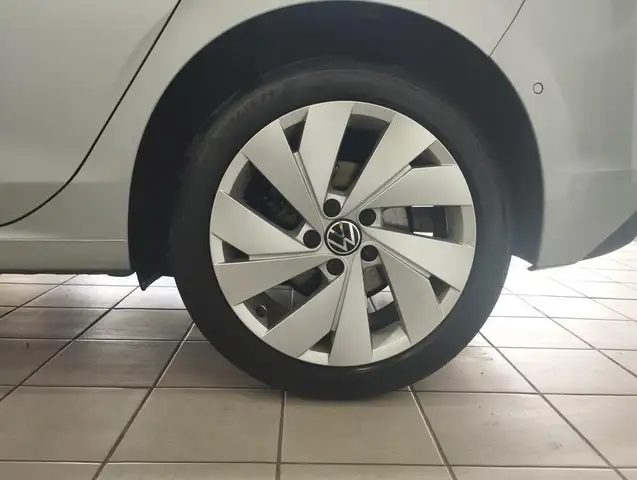 Volkswagen Golf view 8