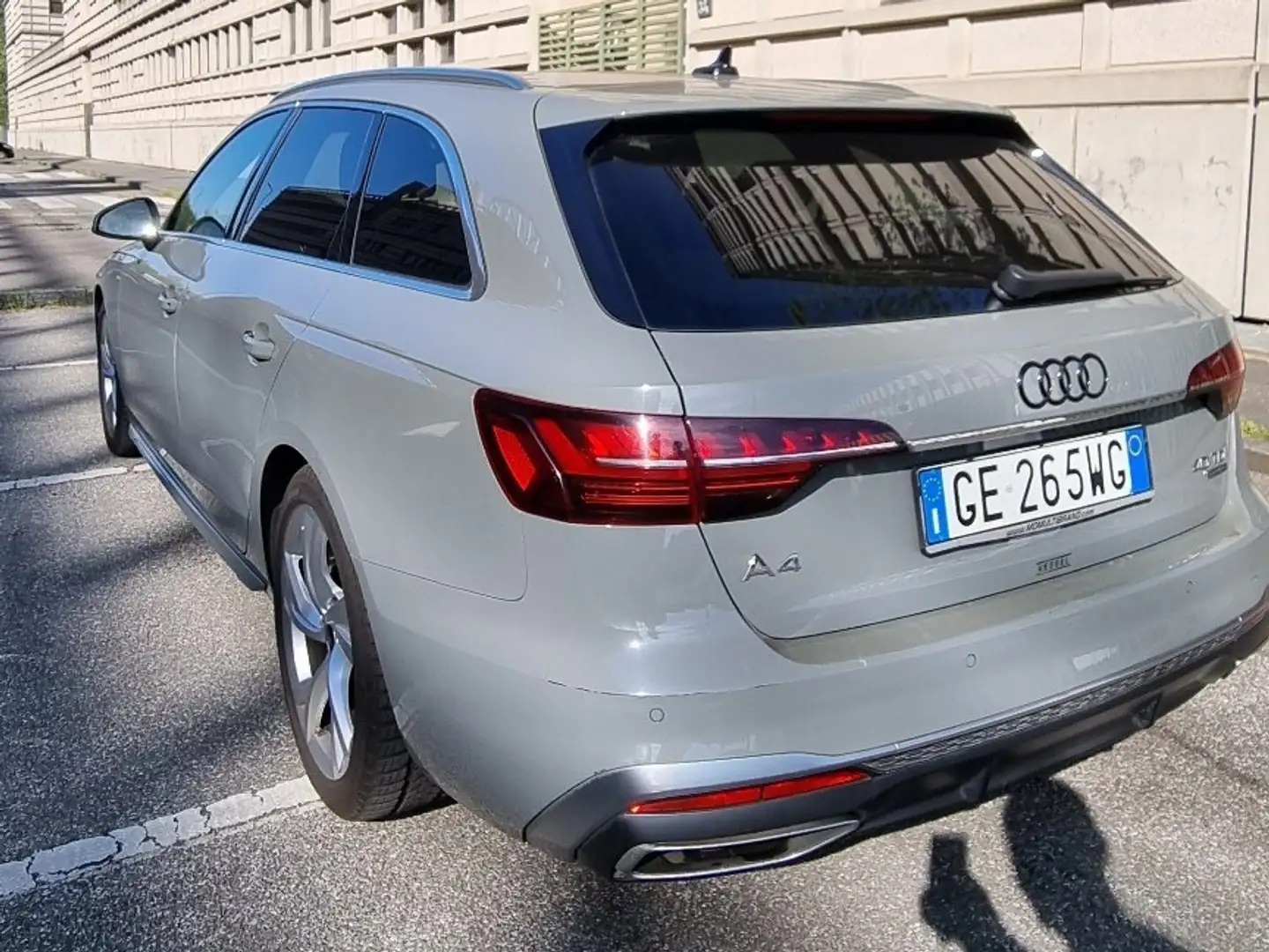 Audi A4 Avant 40 TDI quattro S tronic line - 2