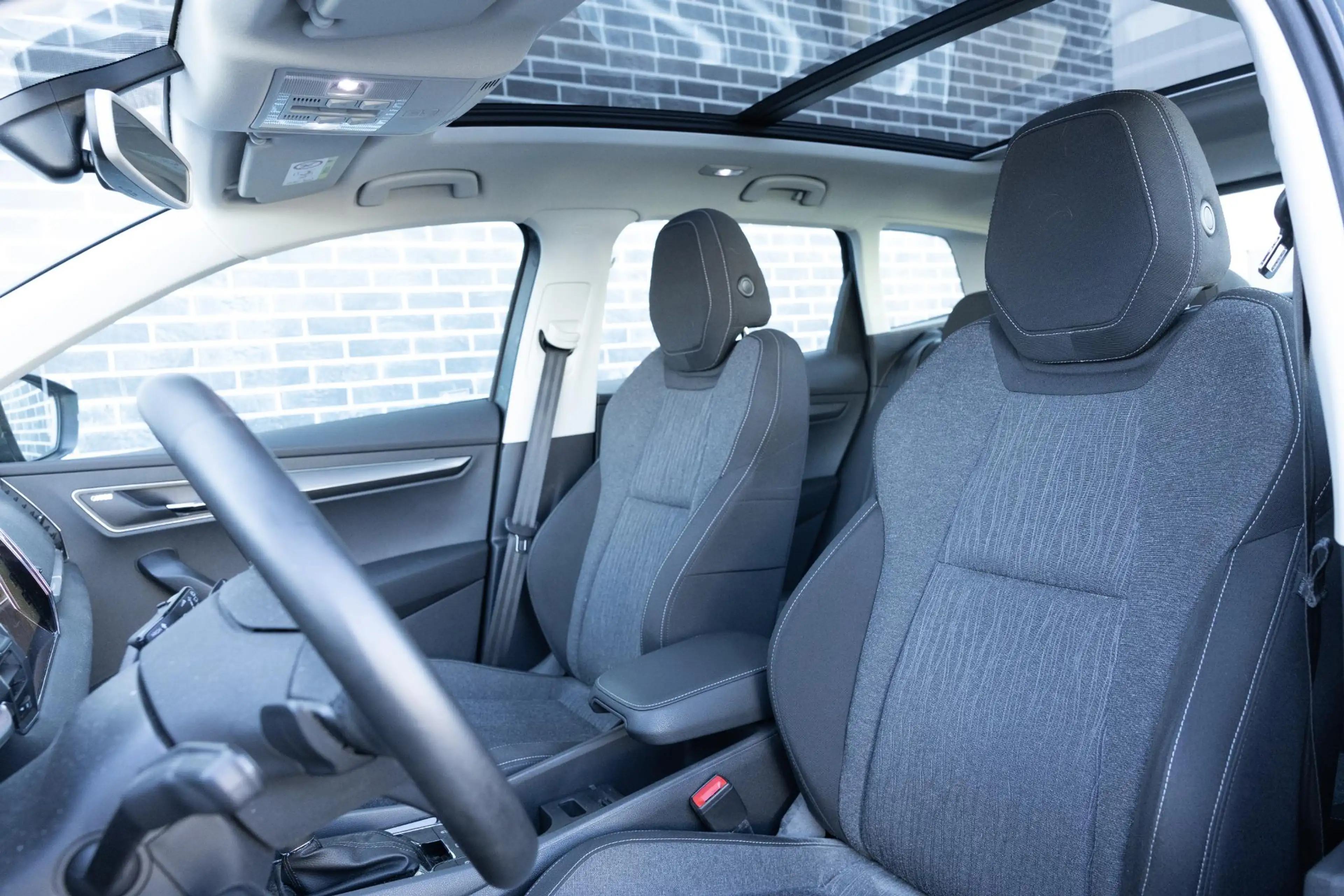 Skoda Karoq 1.5 TSI DSG Style Business | Trekhaak | Panoramada — photo 4
