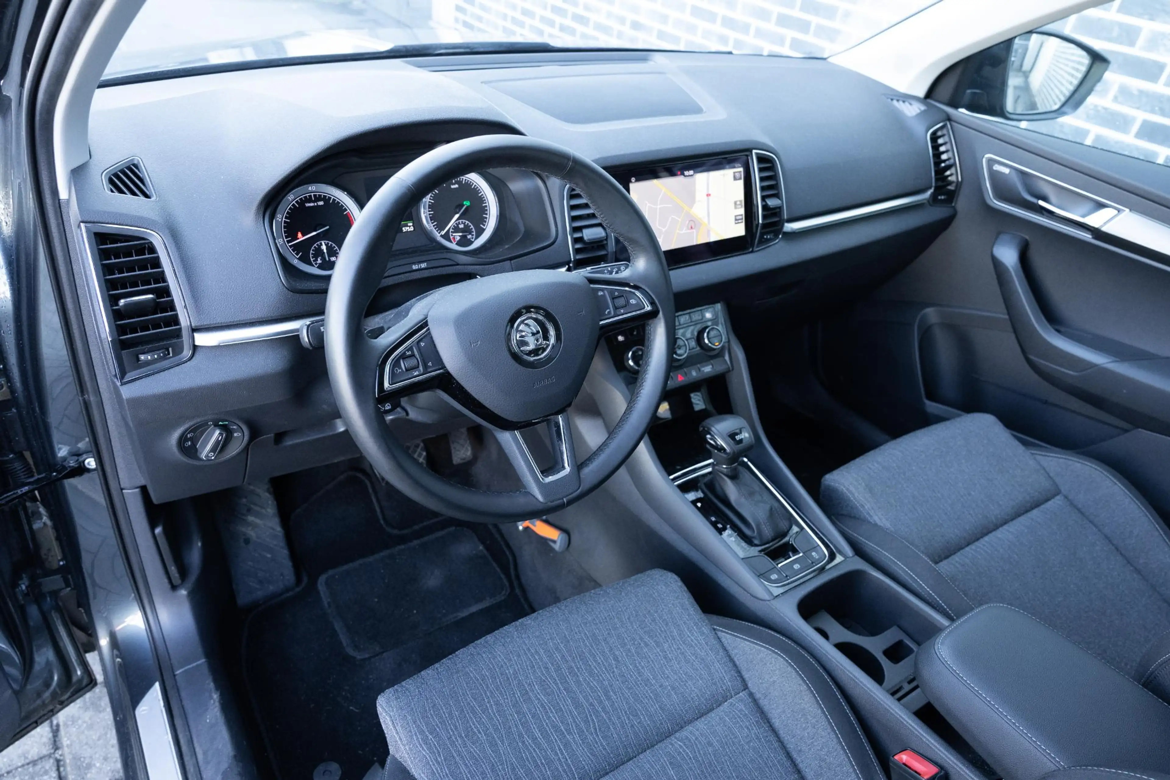 Skoda Karoq 1.5 TSI DSG Style Business | Trekhaak | Panoramada — photo 8