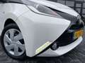Toyota Aygo 1.0 VVT-i x-play limited NL.Auto/AchteruitrijCamer Wit - thumbnail 3