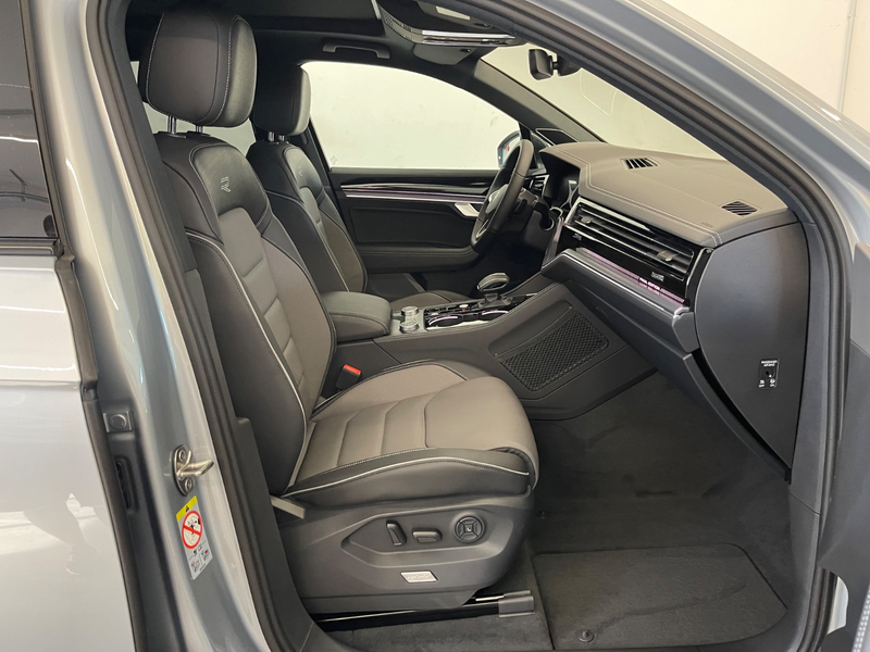Volkswagen Touareg 3.0 TDI 4Motion R-Line Final Edition*Massage — photo 14