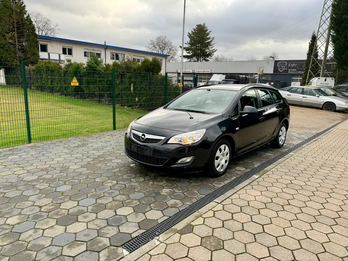 Opel Astra 1.3 CDTI DPF ecoFLEX Sports Tourer Edition Noir - 1