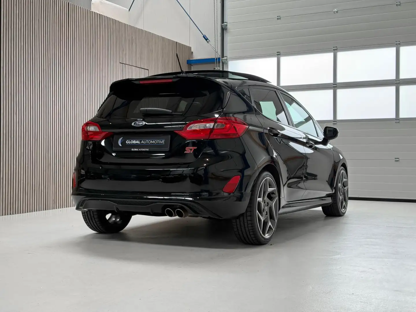Ford Fiesta 1.5 EcoBoost ST-3 Performance 200 PK - PANORAMADAK Zwart - 2