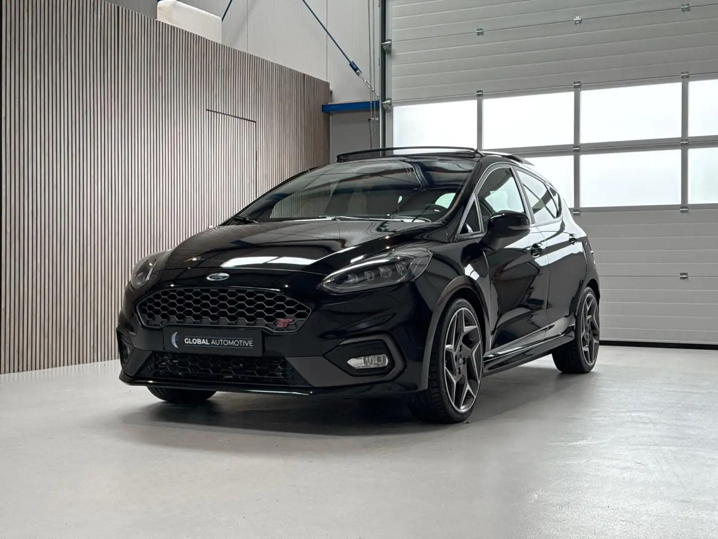 Ford Fiesta 1.5 EcoBoost ST-3 Performance 200 PK - PANORAMADAK Zwart - 1