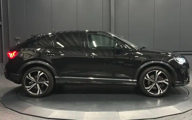 Audi Q3 view 6