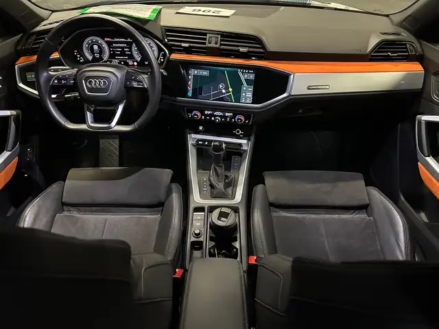 Audi Q3 view 12