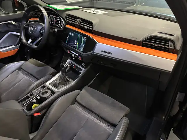Audi Q3 view 11