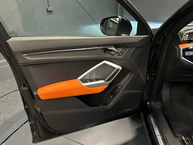 Audi Q3 view 13