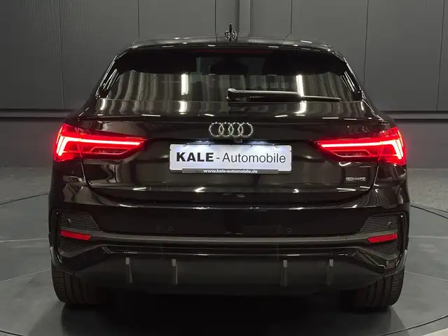 Audi Q3 view 4