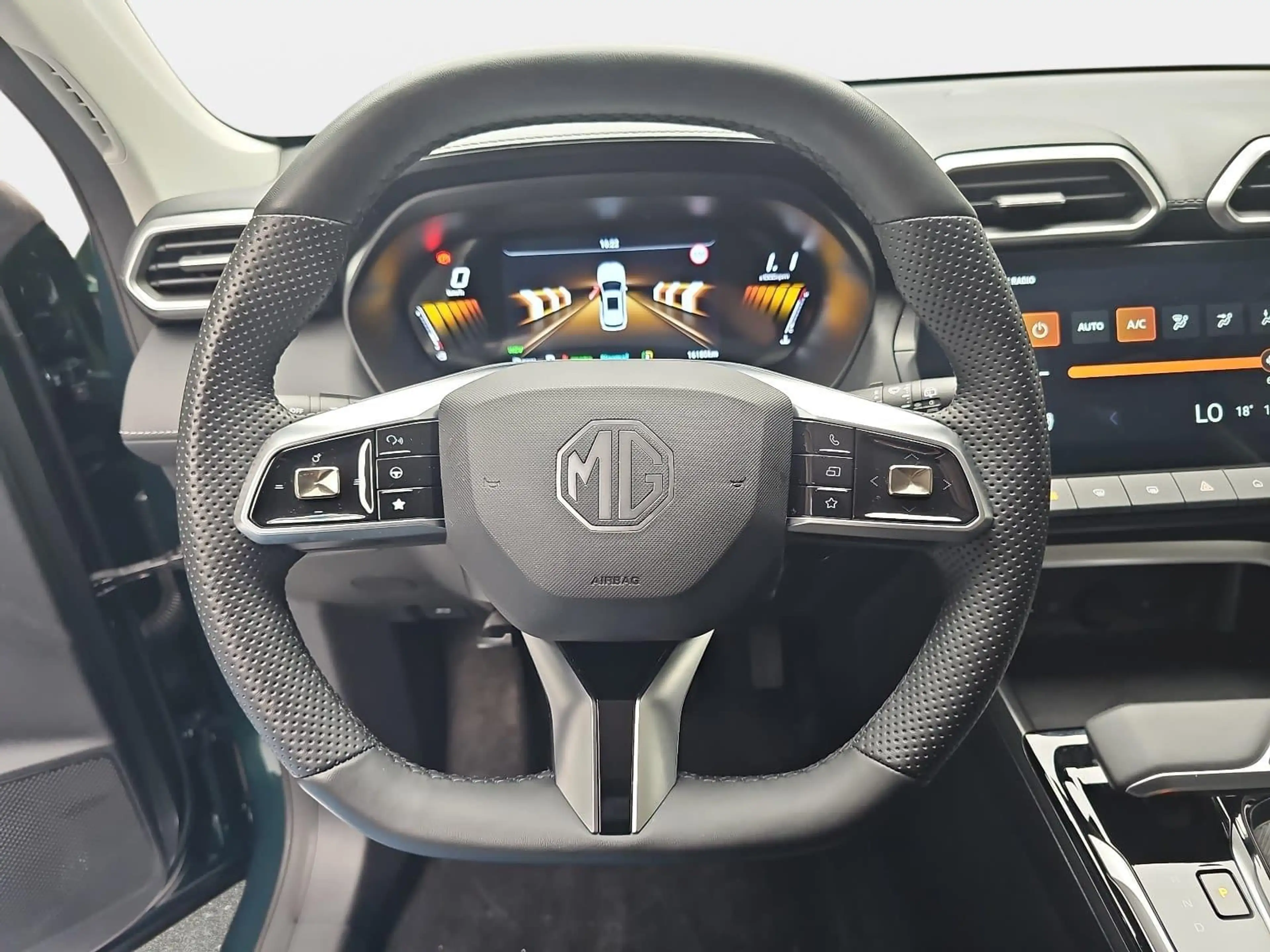 MG ZS ZS 1.5 HYBRID+ LUXURY NAVI 360KAMERA AHK LM18 — photo 14