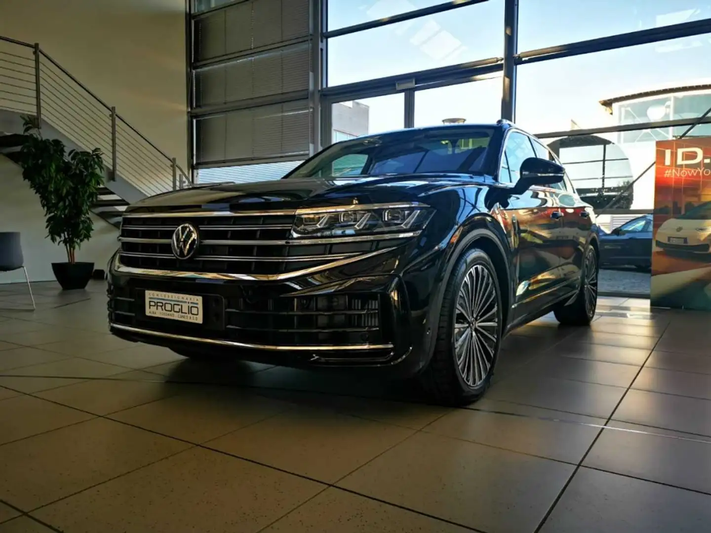 Volkswagen Touareg NUOVO TOUAREG 3.0 V6 TSI ELEGANCE EHYBRID 280 KW M Grigio - 1