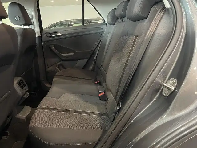 Volkswagen T-Roc view 9