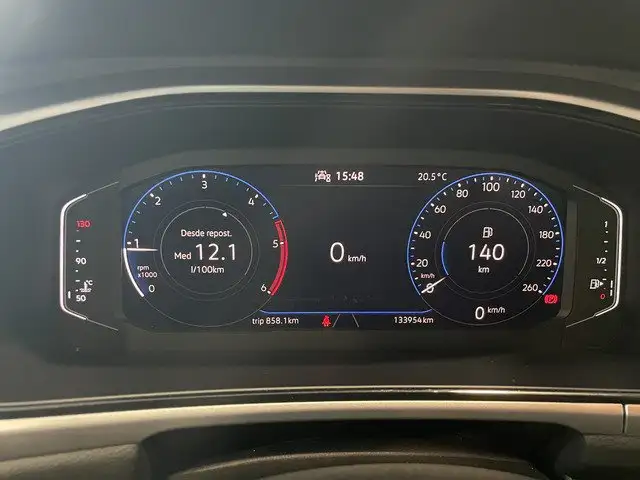 Volkswagen T-Roc view 5
