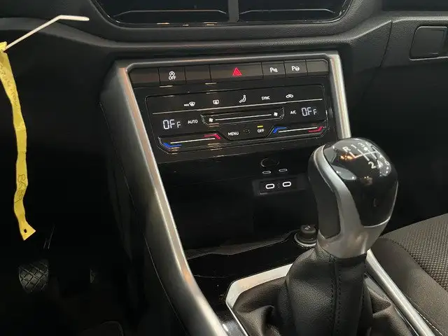 Volkswagen T-Roc view 7