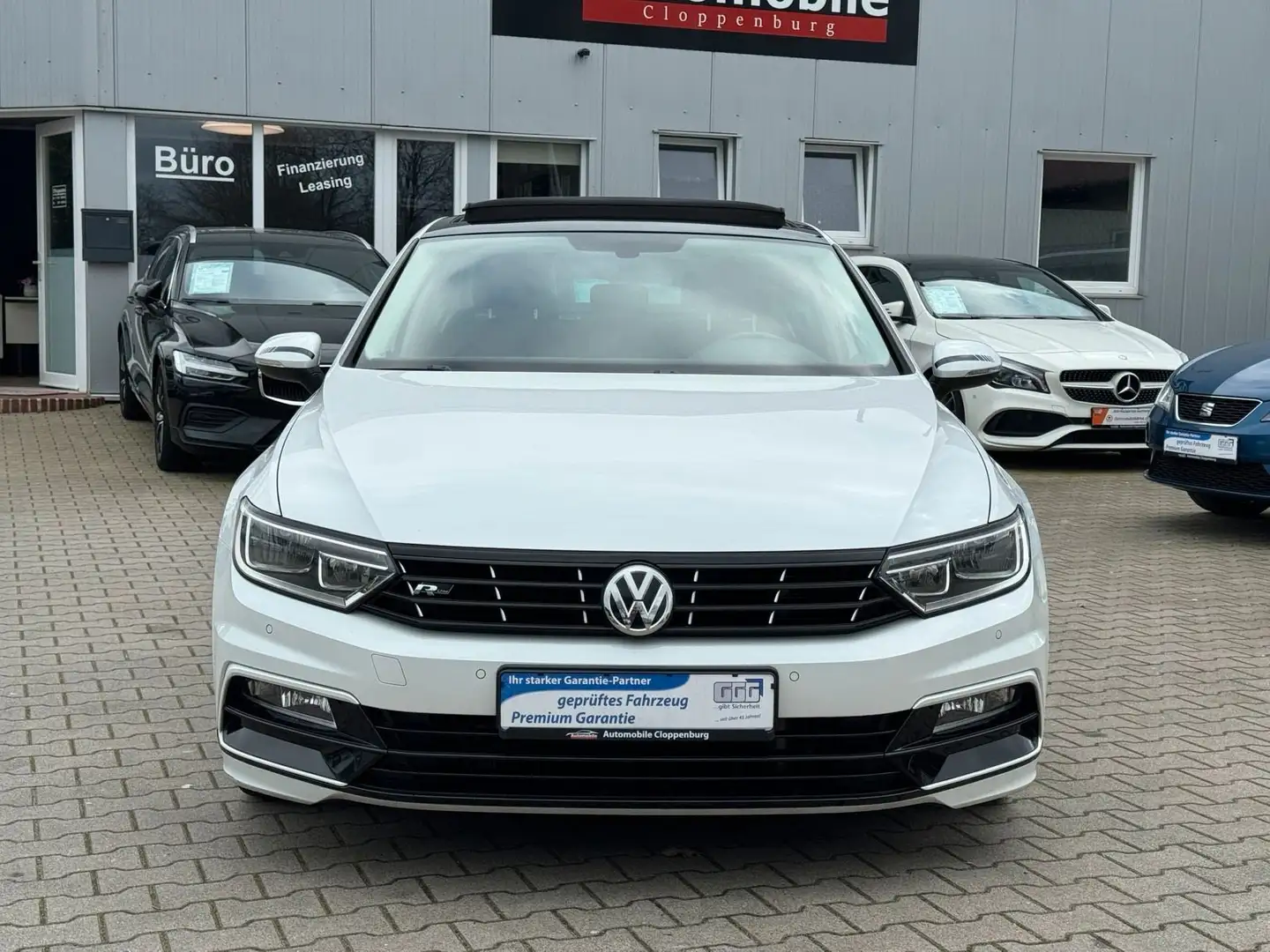 Volkswagen Passat R-line *ACC*Panorama*Navi* Weiß - 2