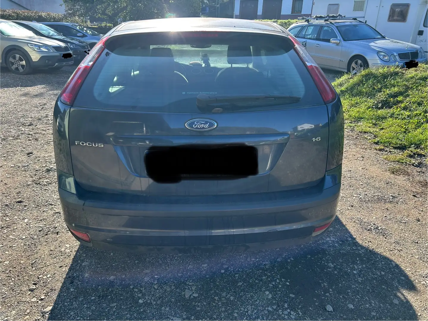 Ford Focus Focus Fließheck 5-Türer 1.6 Ti-VCT Ghia Grau - 2