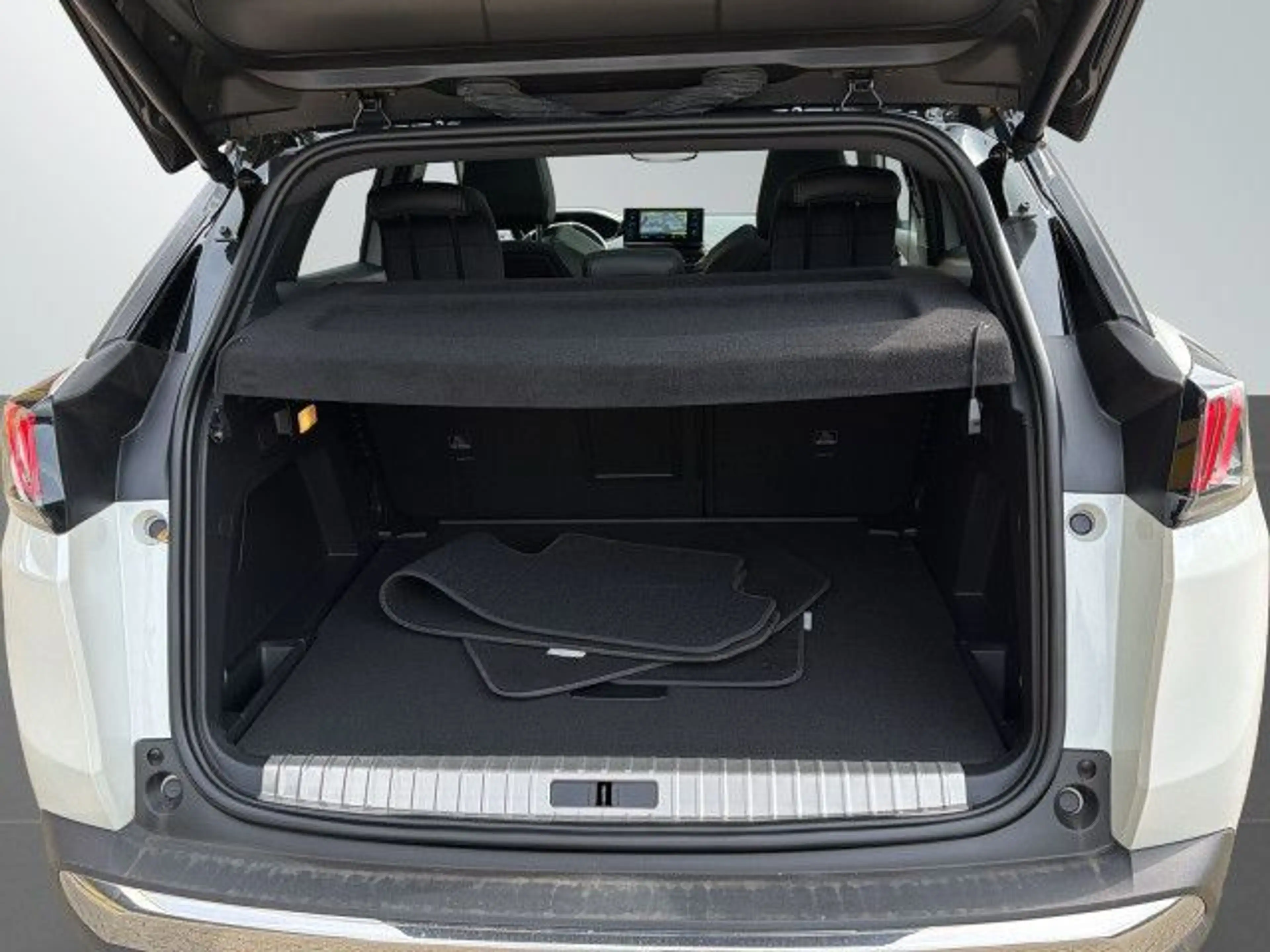 Peugeot 3008 GT BlueHDi 130 EAT8 / Massagesitze / Panorama — photo 14