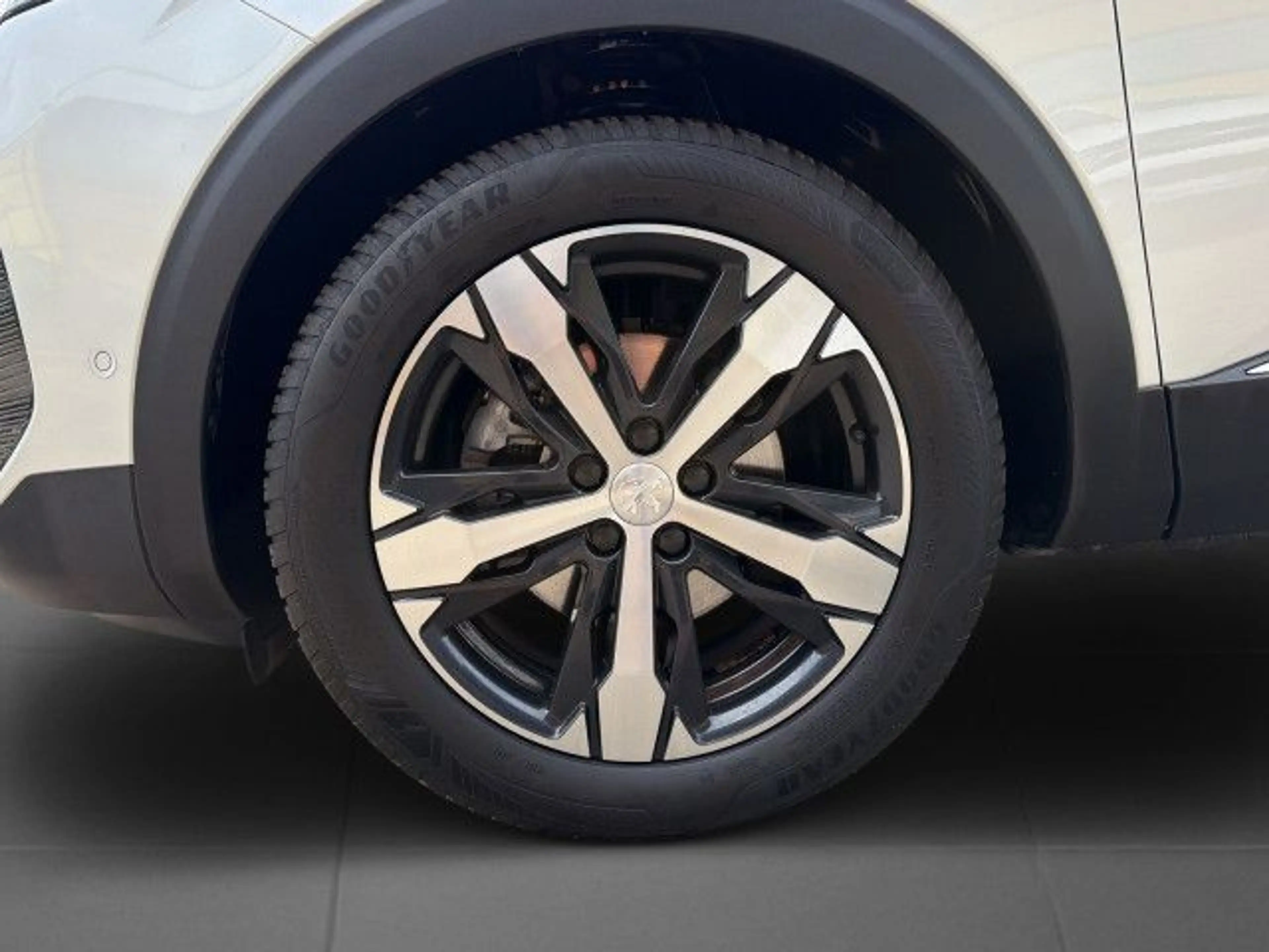 Peugeot 3008 GT BlueHDi 130 EAT8 / Massagesitze / Panorama — photo 9