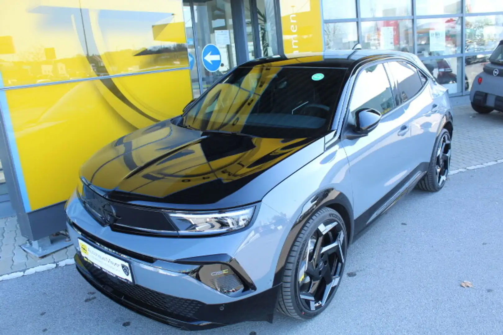 Opel Mokka-E Mokka-e 54kWh Elektromotor 207 kW GSE Grau - 2