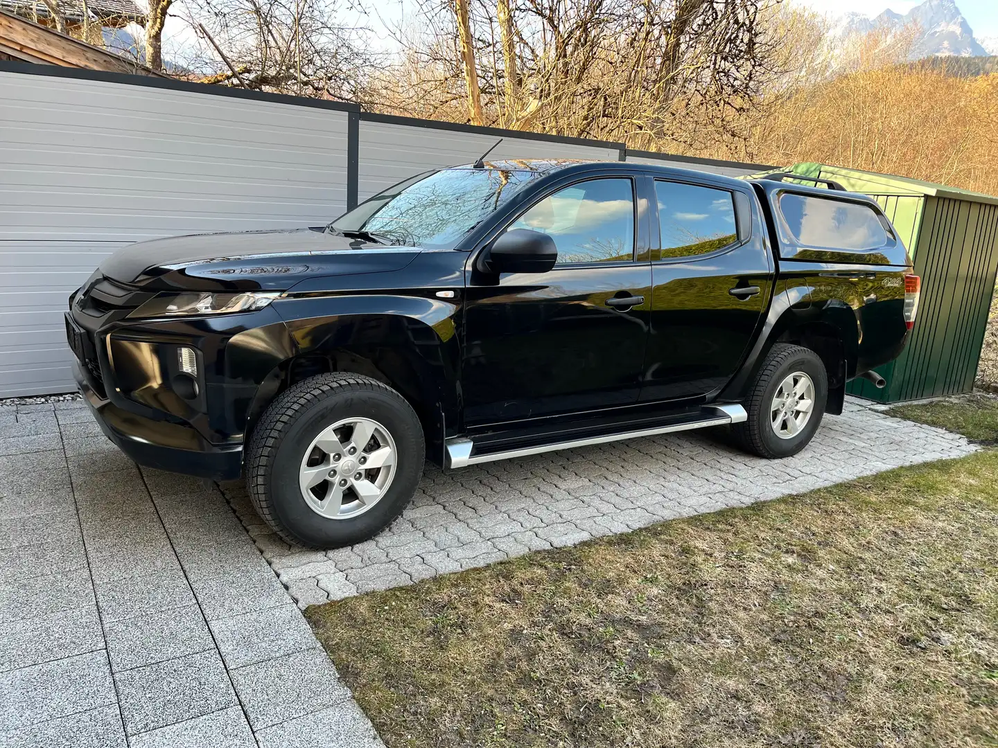 Mitsubishi L200 Schwarz - 2