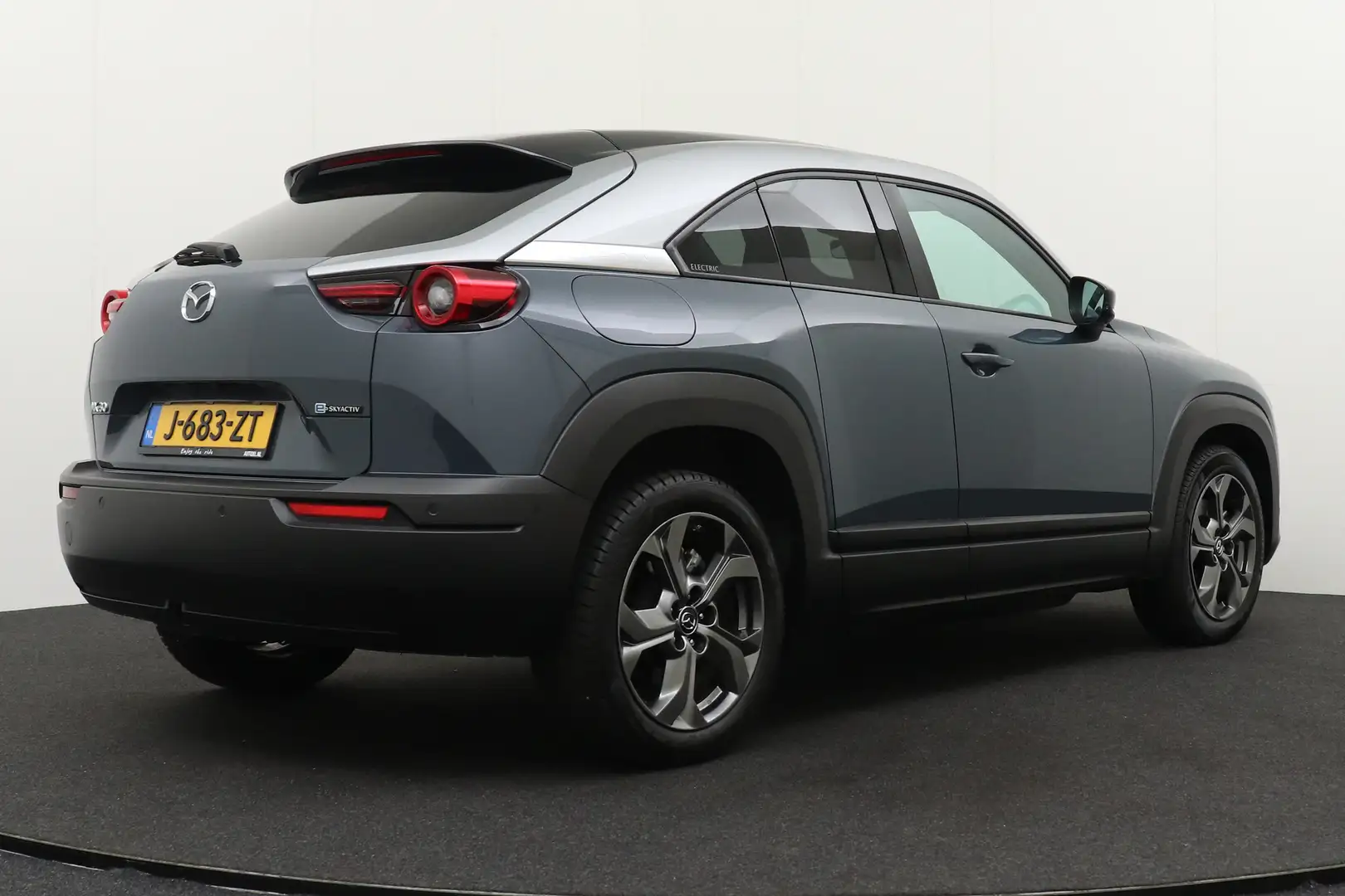 Mazda MX-30 e-SkyActiv 145 Luxury 36 kWh Schuif/kantel-dak Led Grijs - 2