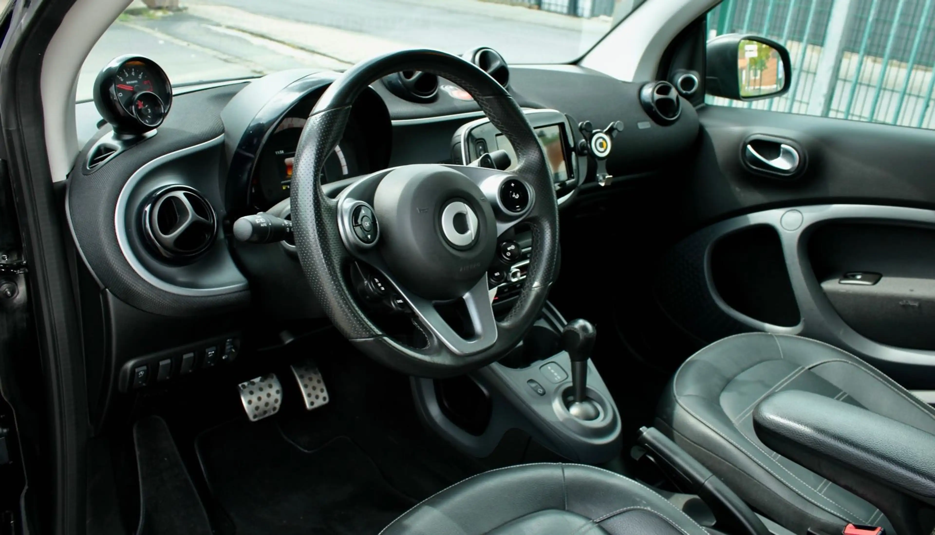 smart forTwo Cabrio Aut 117PS/BRABUS/LEDER/NAVI/KAMERA — photo 9