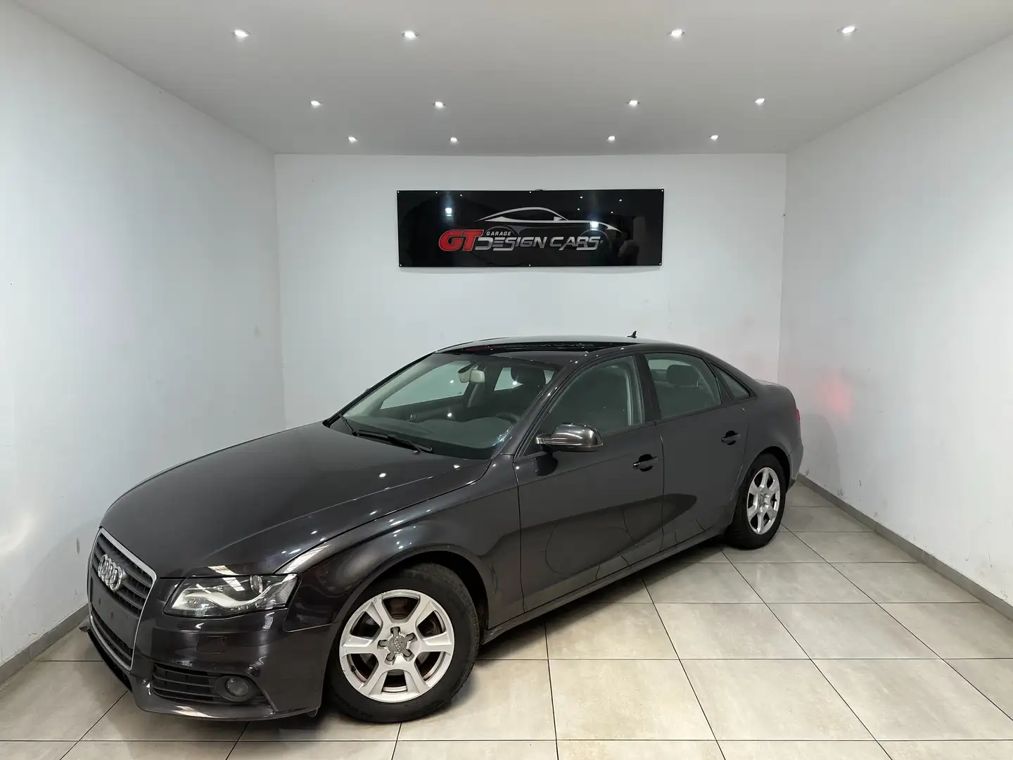 Audi A4 2.0 TDi S line * LED * GPS * Grijs - 2