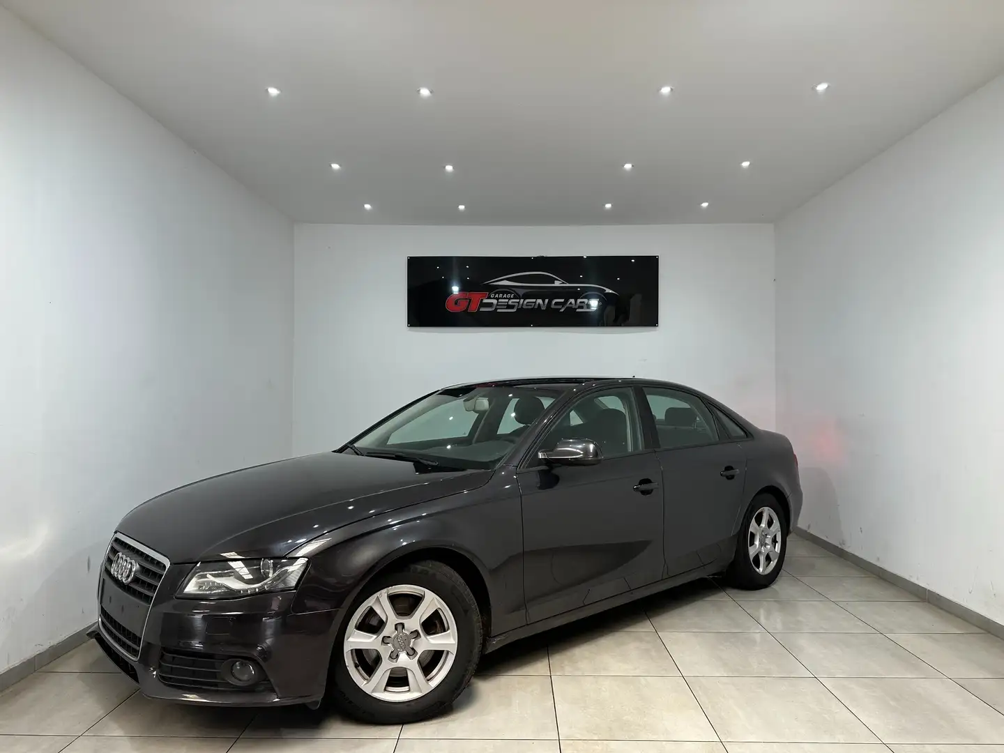 Audi A4 2.0 TDi S line * LED * GPS * Grijs - 1