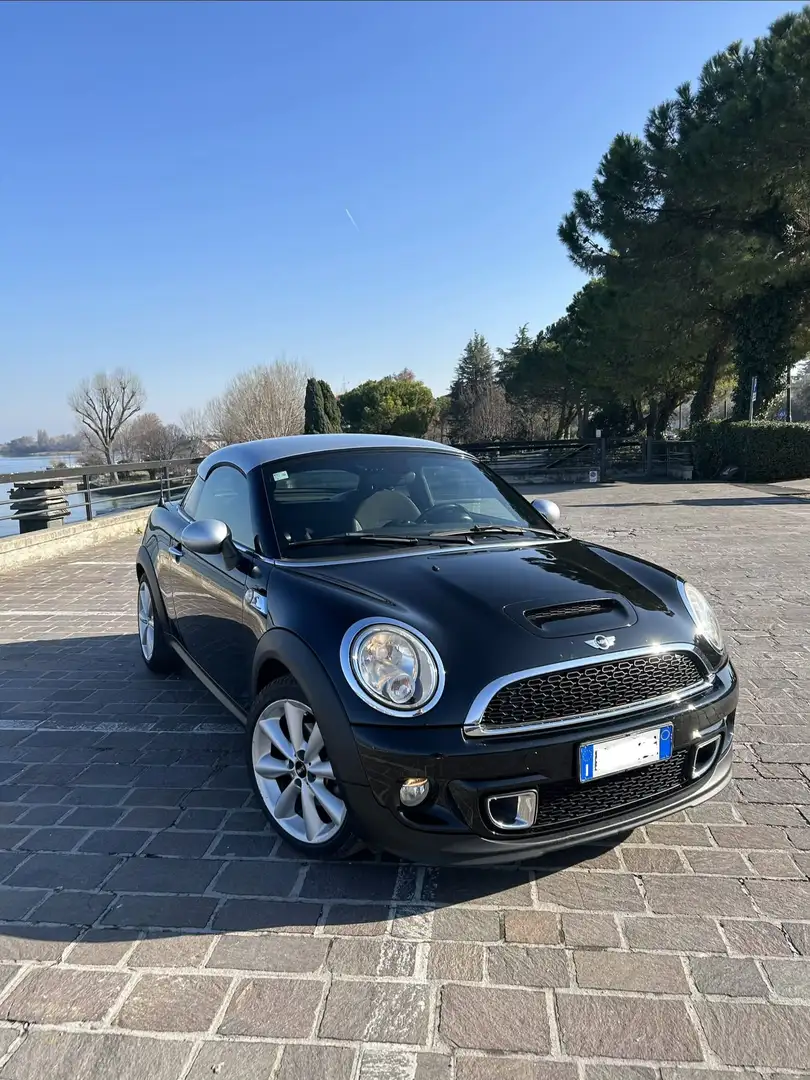 MINI Cooper S Coupe R58 Schwarz - 2