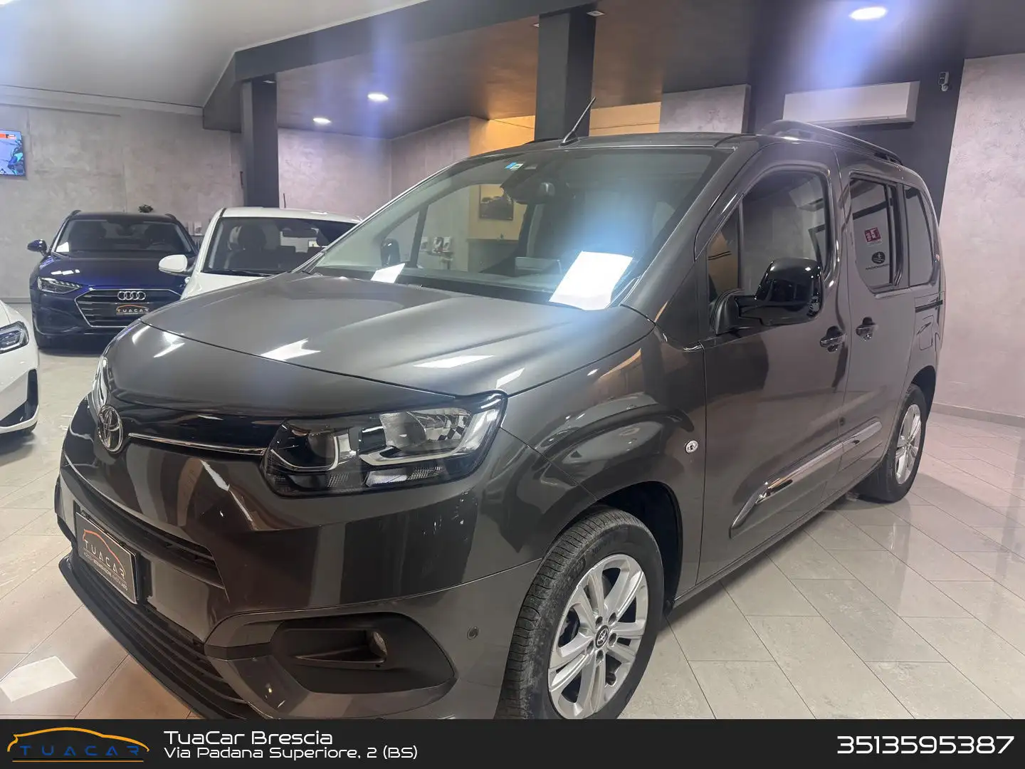 Toyota Proace City Executive 1.5 D-4D Grijs - 1