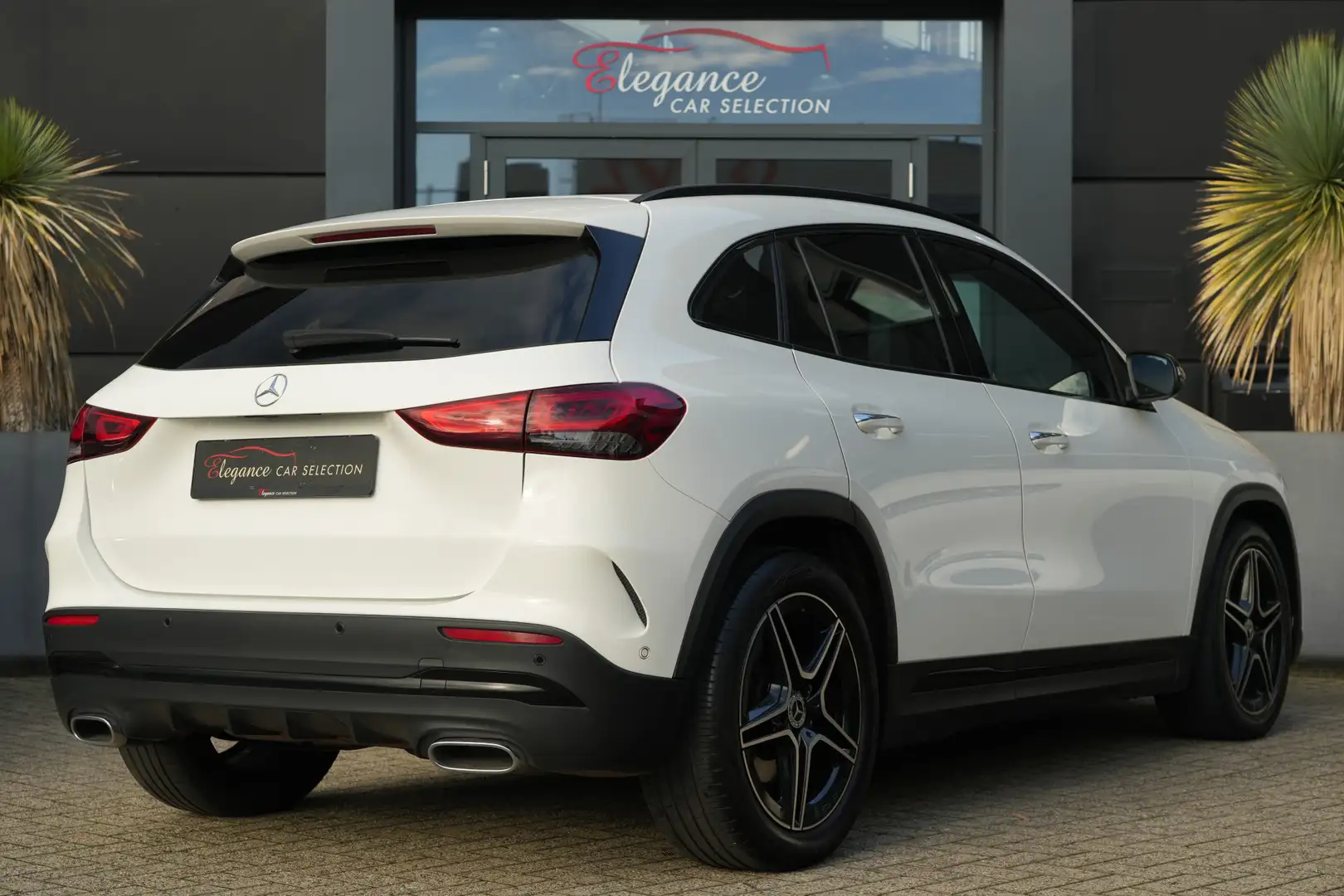 Mercedes-Benz GLA 250 4MATIC AMG Line 225pk Panoramadak/Stoelverwarming/ Biały - 2