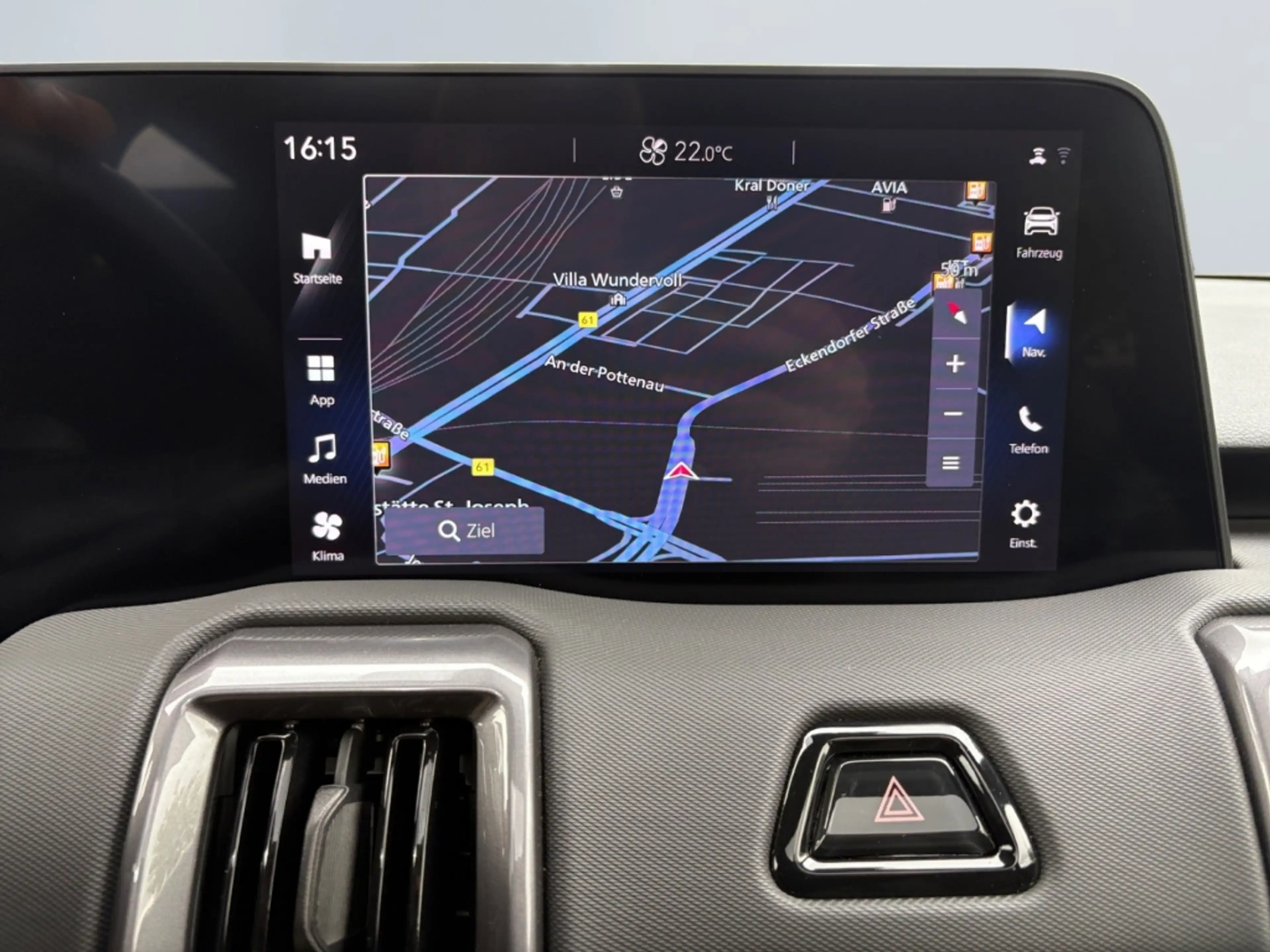 Toyota Urban Cruiser (61 kWh) Lounge *360°*JBL*Pano*ACC* — photo 15