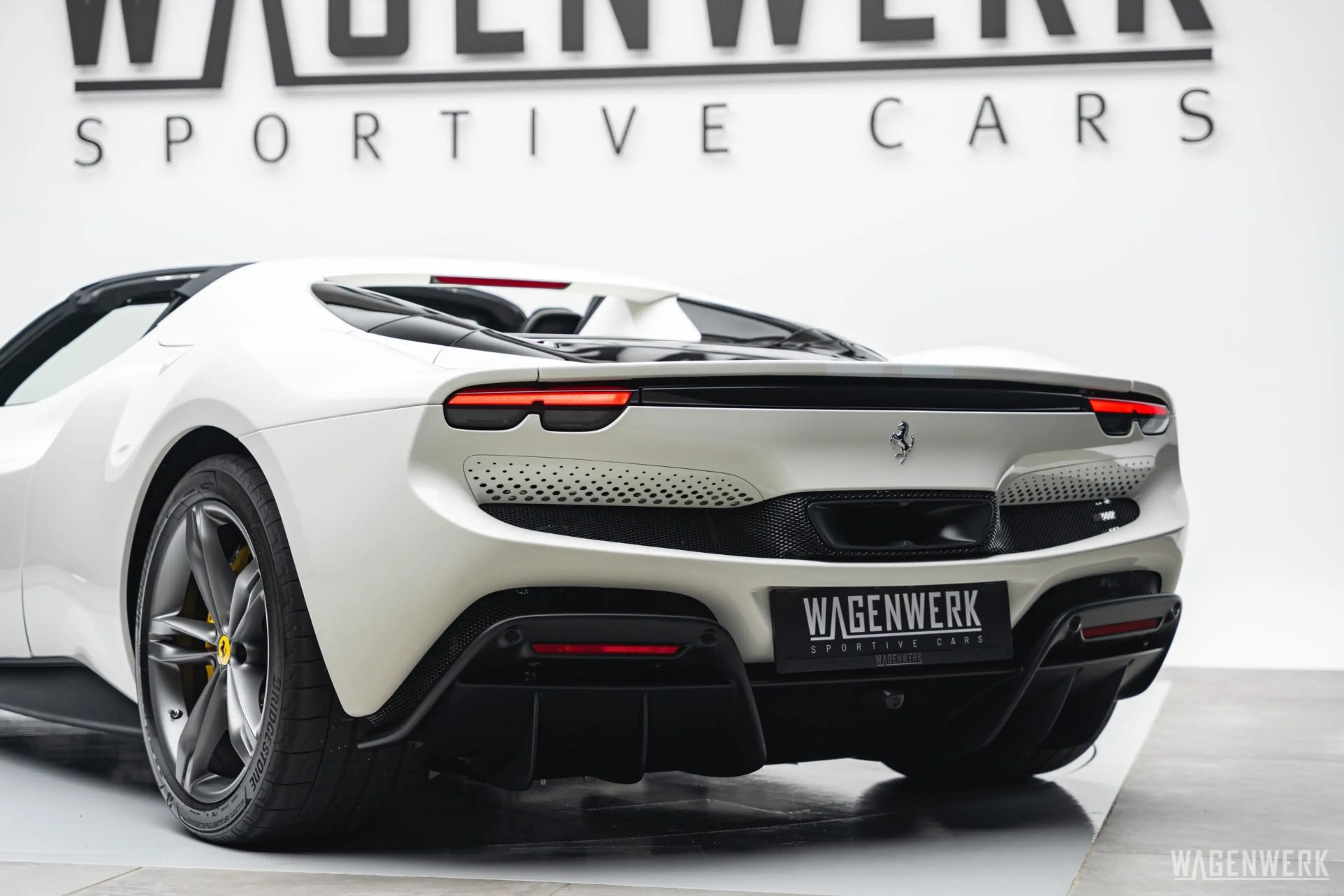 Ferrari 296 GTS RACINGSITZE CARBONLENKRAD LIFT DISPLAY KAMERA — photo 10