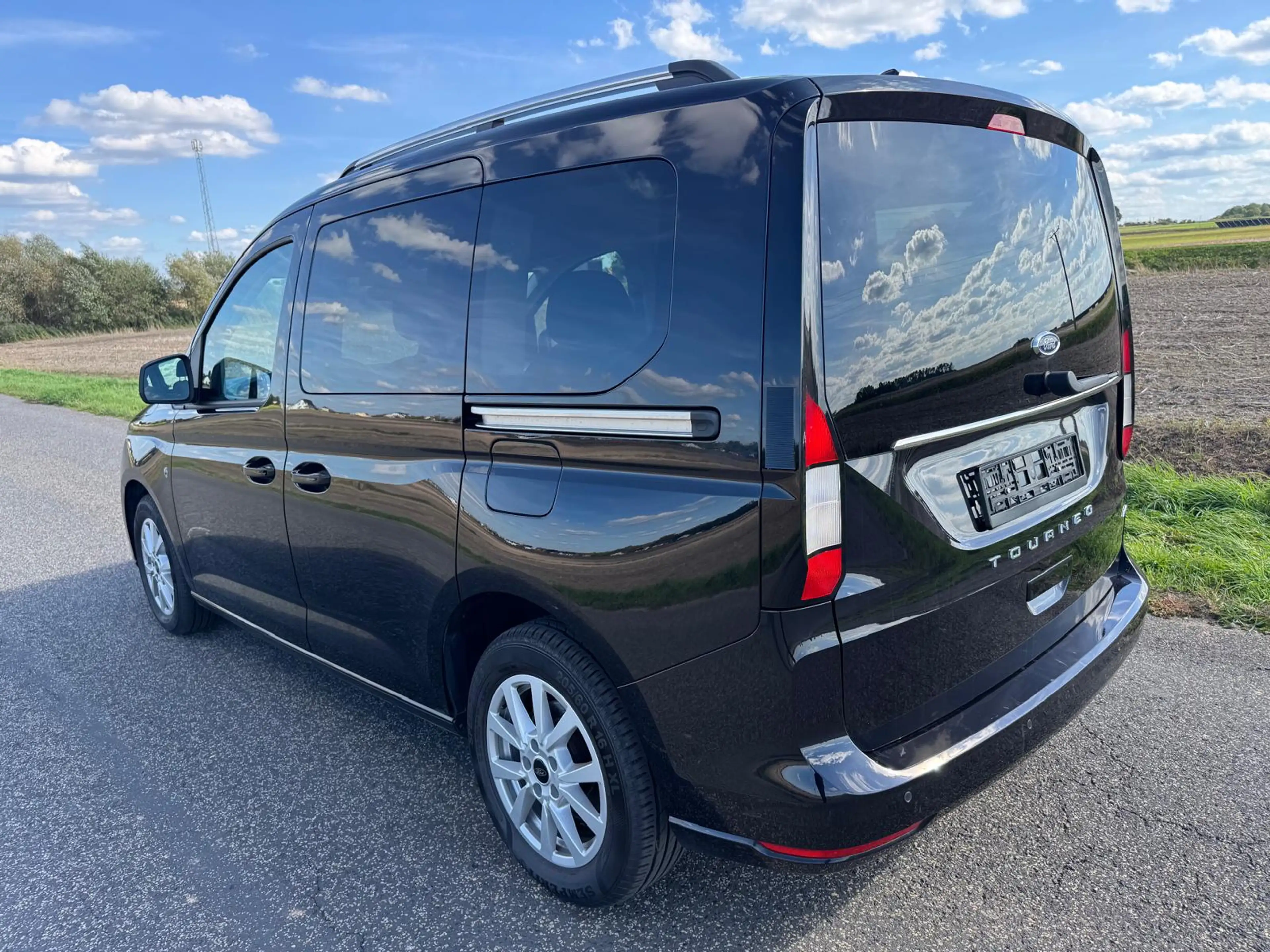 Ford Tourneo Connect Grand Tourneo Connect 2.0 EcoBlue Allrad TITANIUM — photo 3