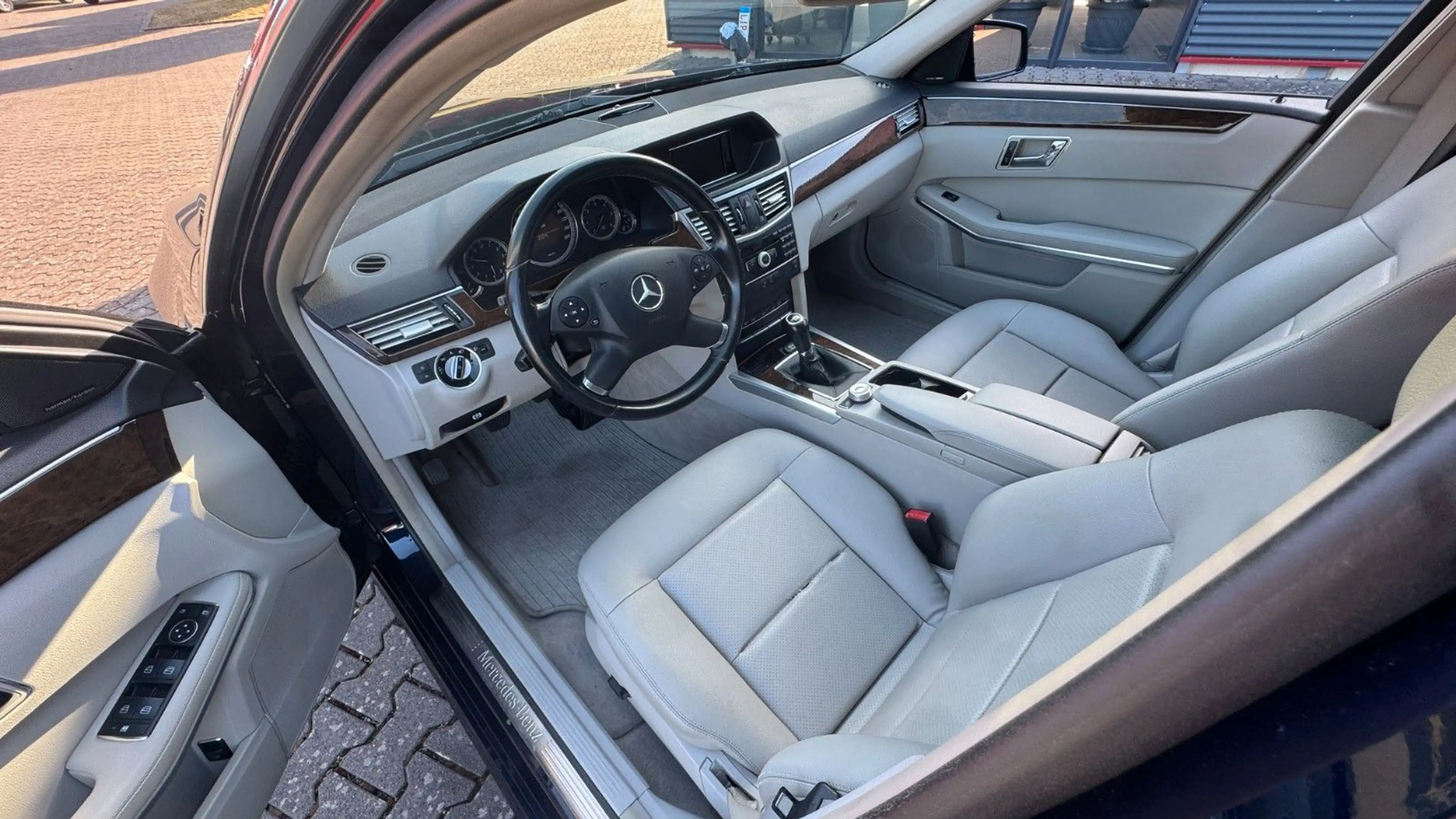 Mercedes-Benz E 220 d CDI T-Modell/ AHK Soundsystem Panno Leder — photo 6