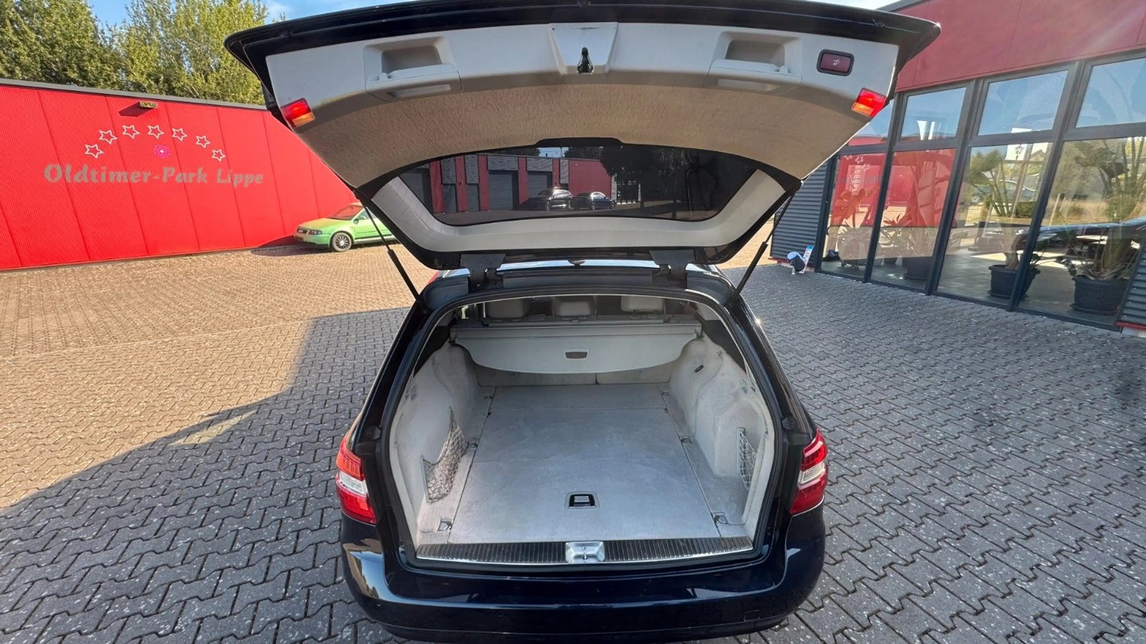 Mercedes-Benz E 220 d CDI T-Modell/ AHK Soundsystem Panno Leder — photo 13
